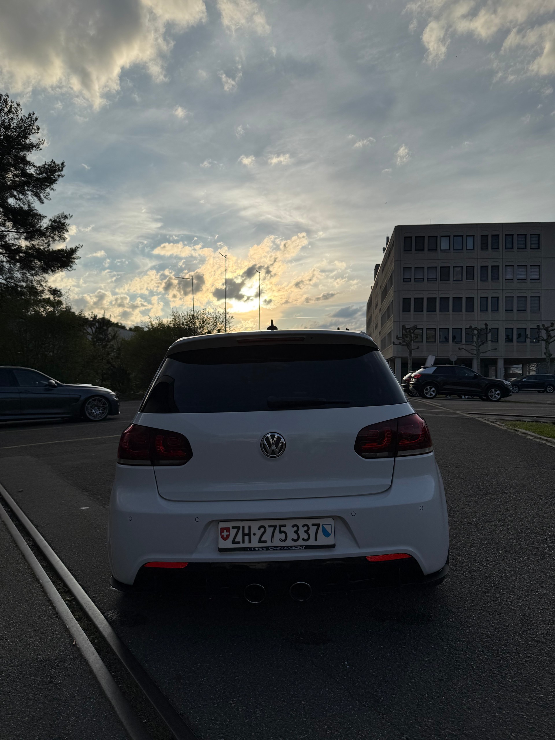 VW Golf 2.0 TSI R 4Motion DSG-image-5