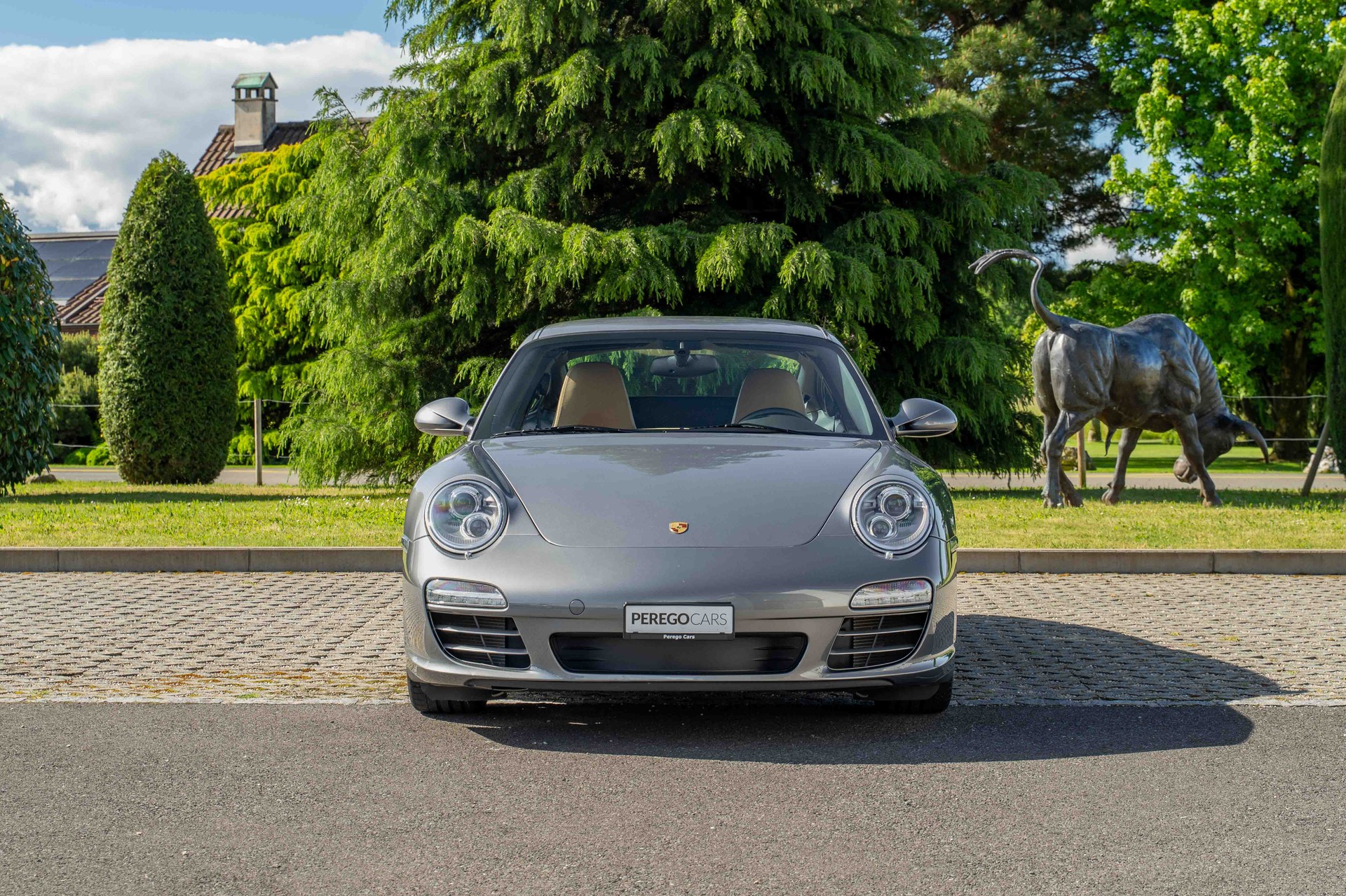PORSCHE 911 Carrera 4-image-2