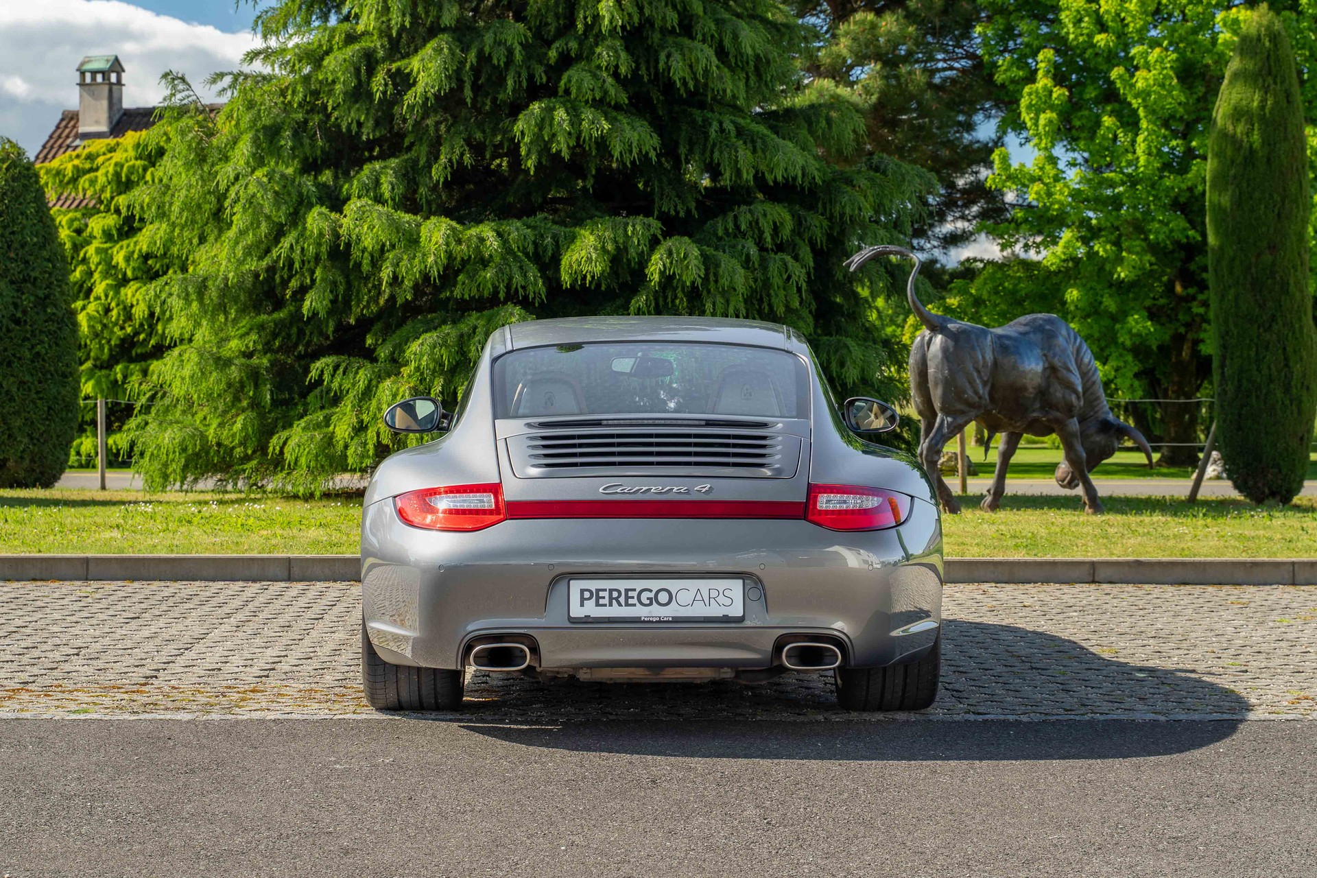 PORSCHE 911 Carrera 4-image-5