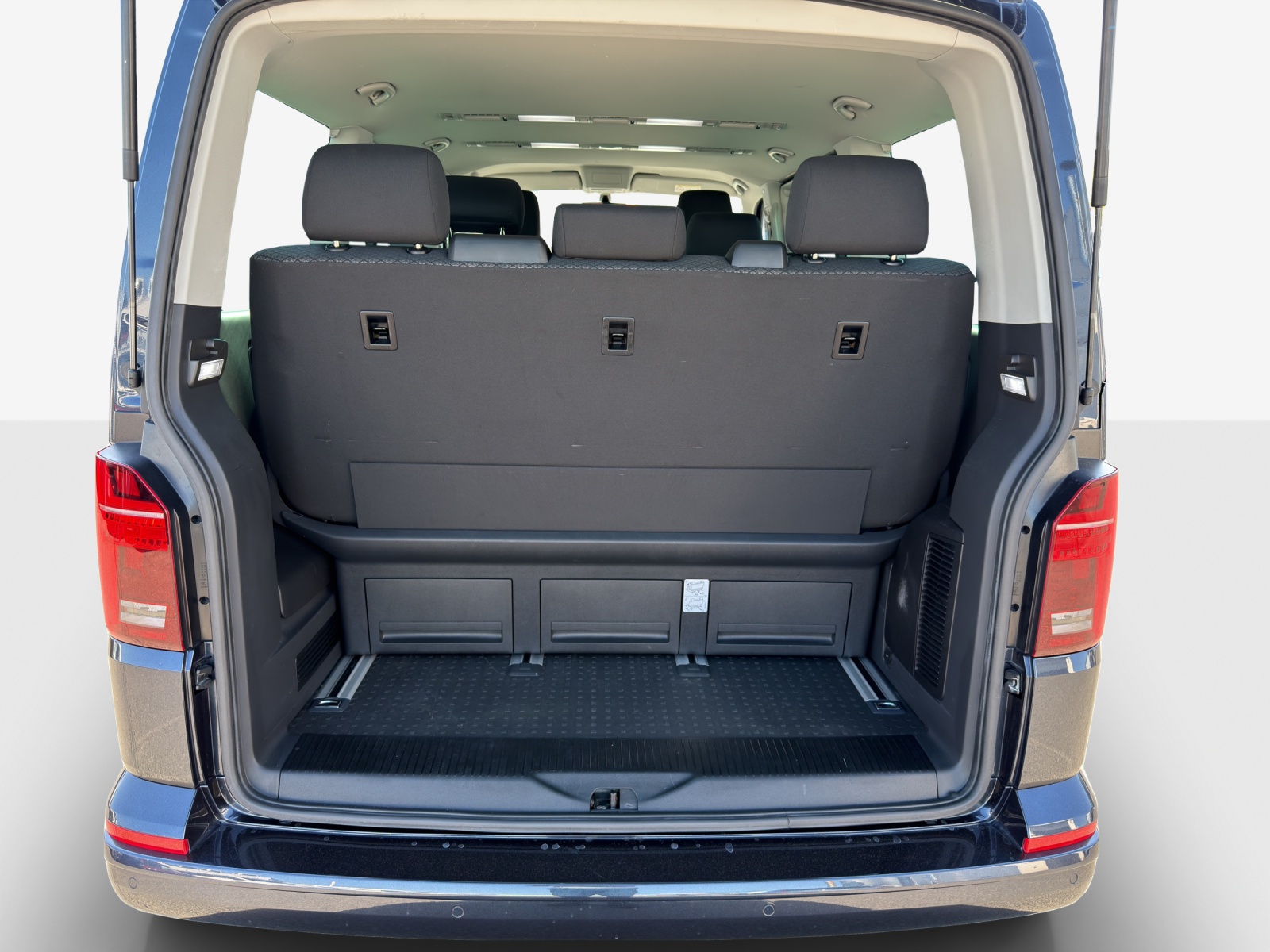 VW T6.1 Multivan 2.0 TDI Trendline Liberty 4Motion DSG-image-12