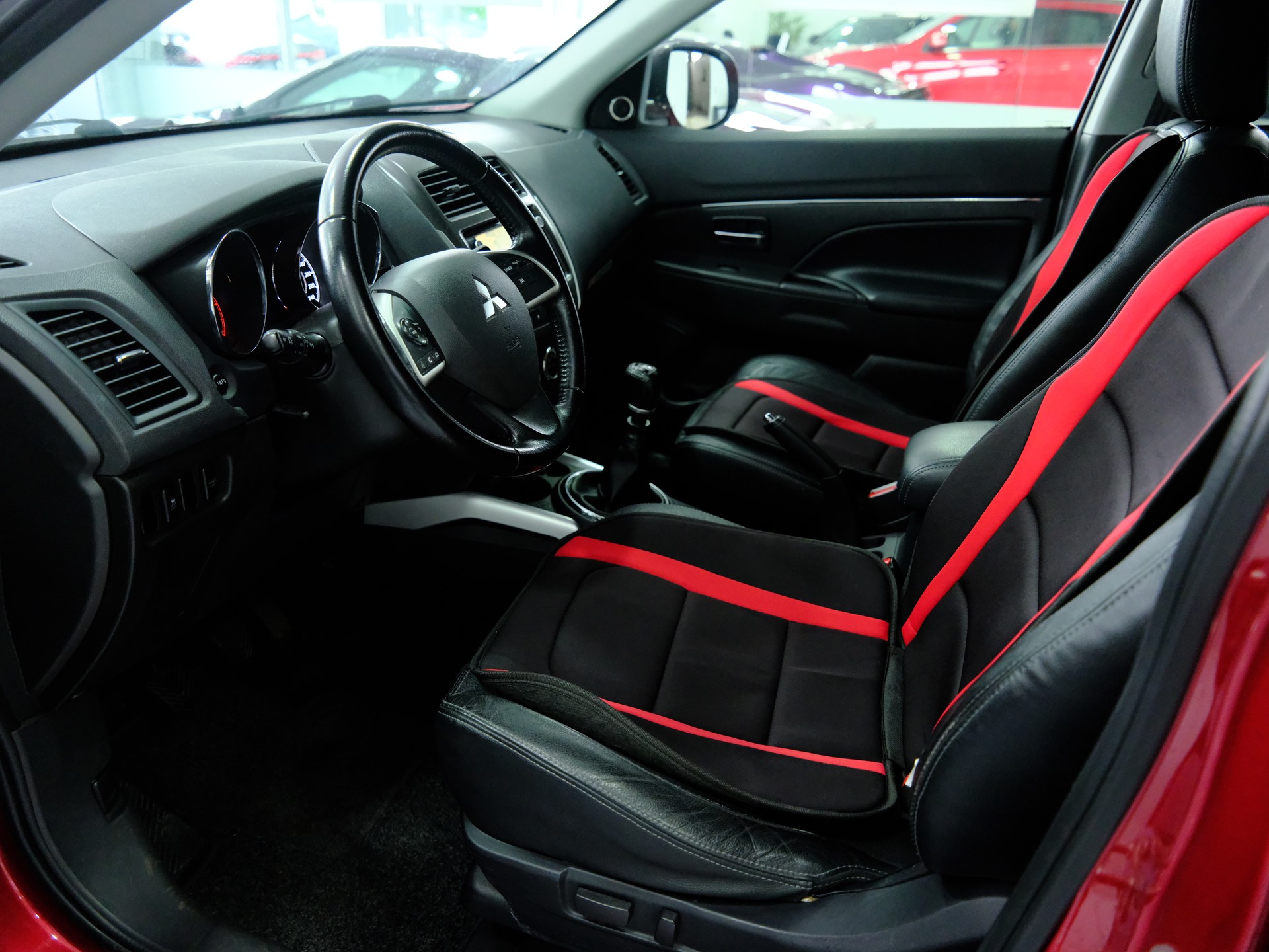MITSUBISHI ASX 1.8 DID Invite 4WD-image-9