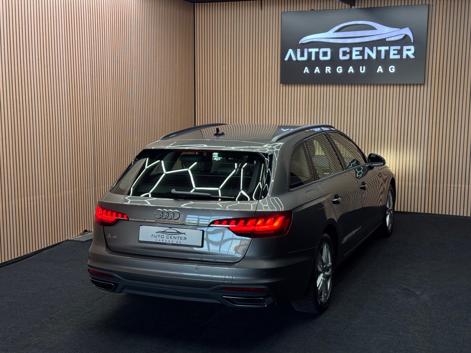 AUDI A4 Avant 2.0 35 TDI S-Tronic | 1 Jahr Garantie | Facelift | *ab CHF 199.-/ Monat*-image-4
