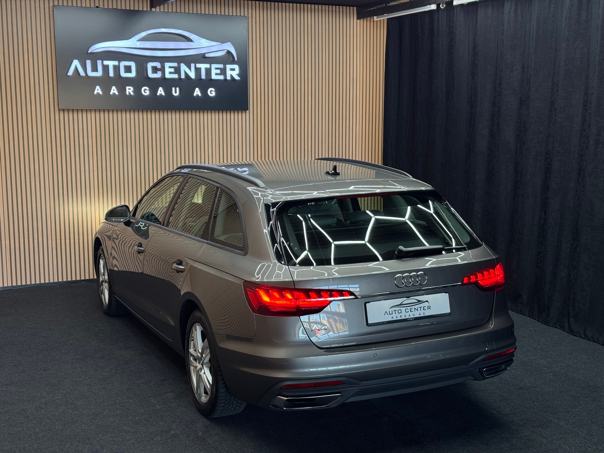 AUDI A4 Avant 2.0 35 TDI S-Tronic | 1 Jahr Garantie | Facelift | *ab CHF 199.-/ Monat*-image-3