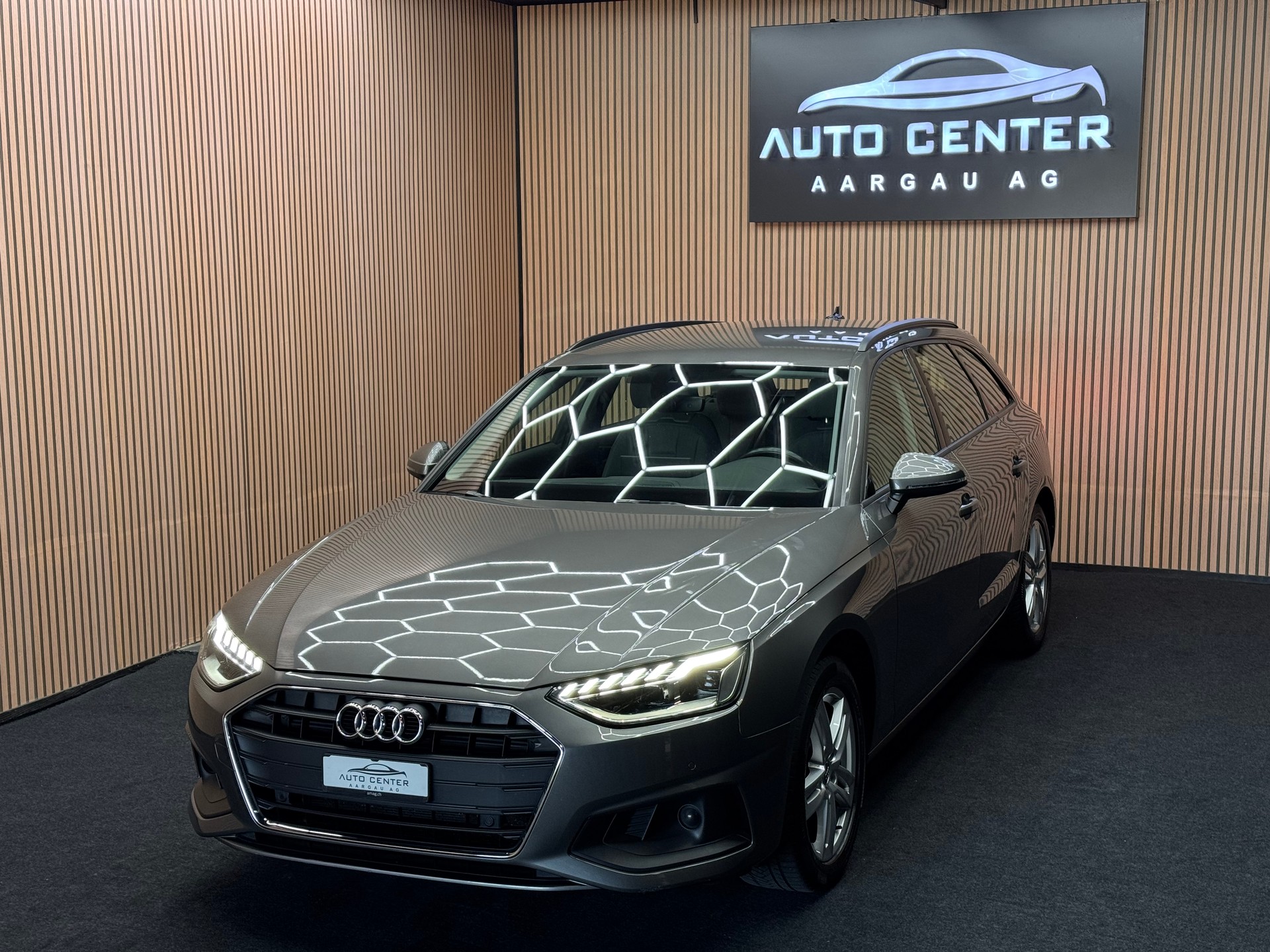 AUDI A4 Avant 2.0 35 TDI S-Tronic | 1 Jahr Garantie | Facelift | *ab CHF 199.-/ Monat*-image-2