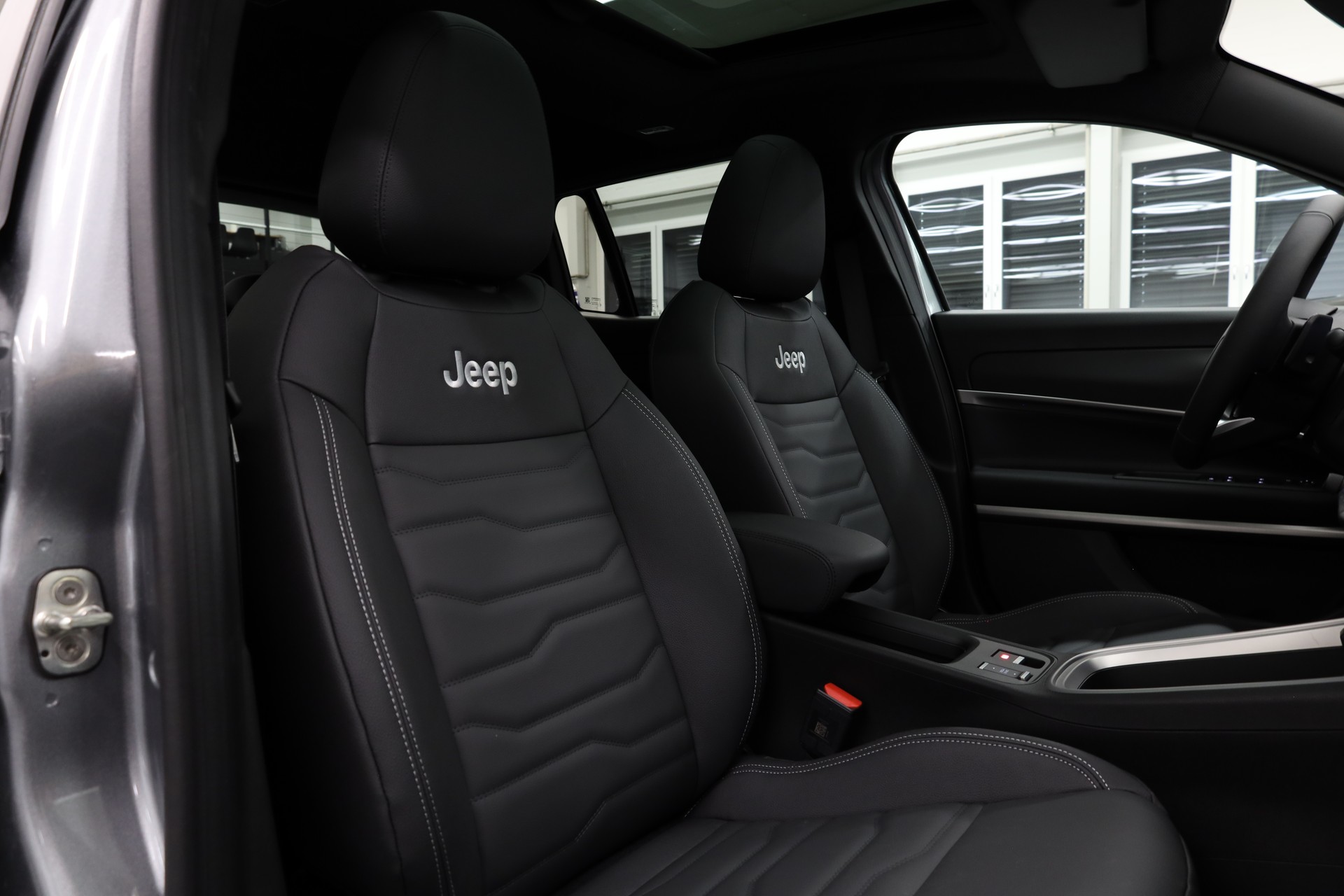 JEEP Avenger 1.2 MHEV Summit-image-16