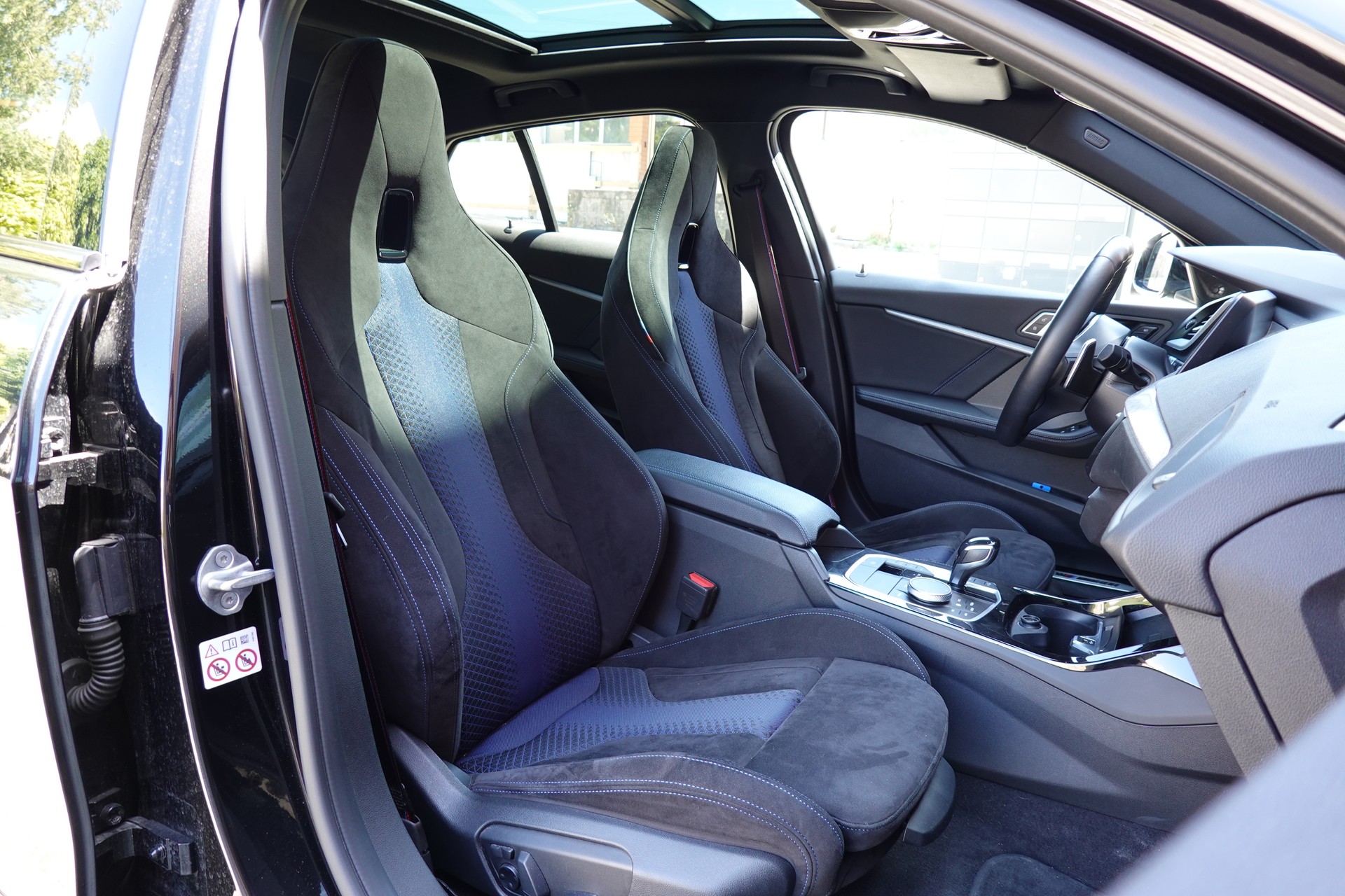 BMW M135i xDrive Steptronic - " CH Auto * Harman Kardon * Tempomat * Volant Chauffant * Sièges Sport Electrique/Mémoire/Chauffants "-image-28