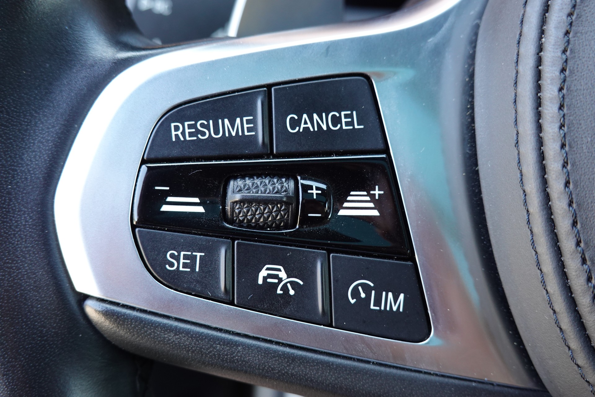 BMW M135i xDrive Steptronic - " CH Auto * Harman Kardon * Tempomat * Volant Chauffant * Sièges Sport Electrique/Mémoire/Chauffants "-image-12
