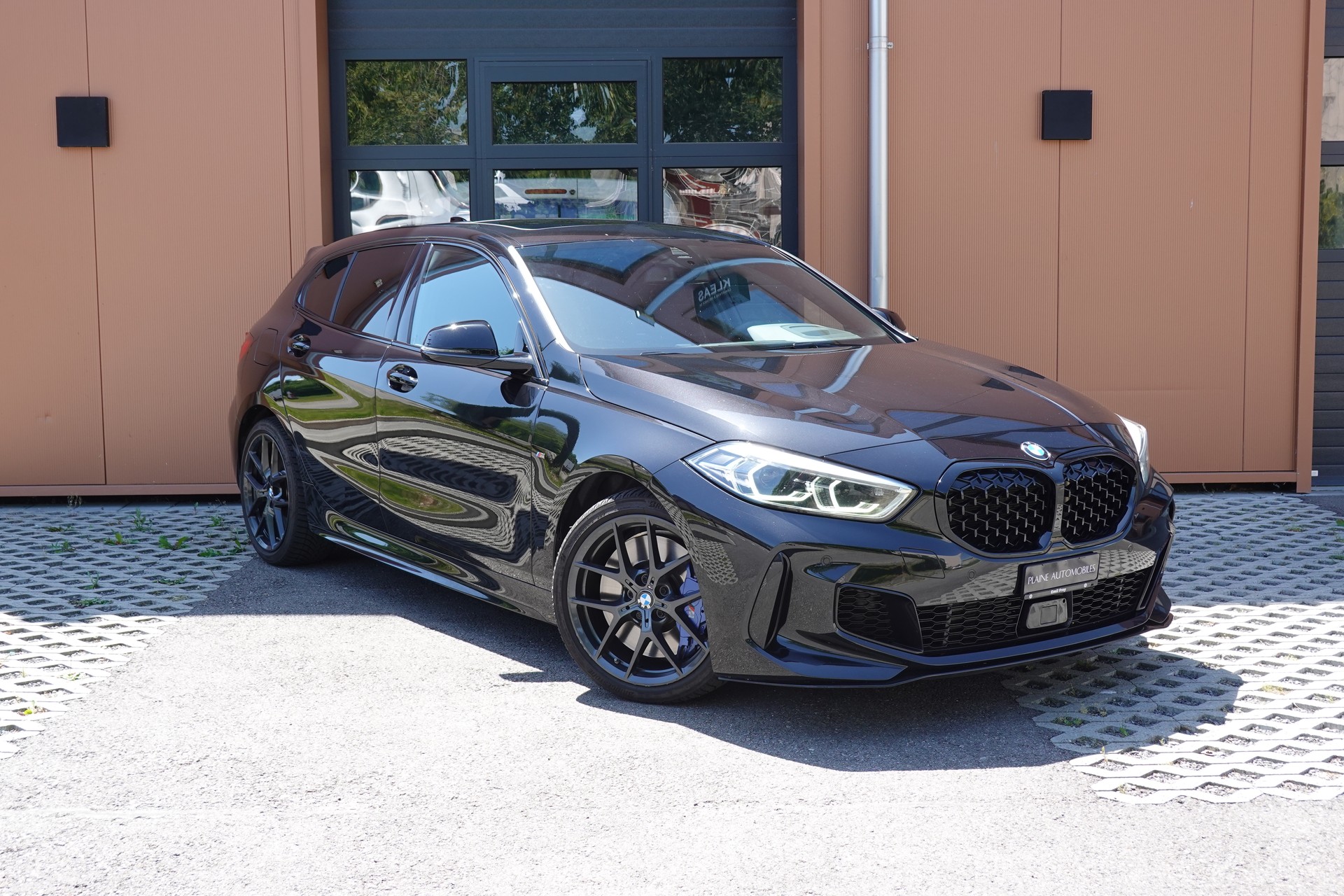 BMW M135i xDrive Steptronic - " CH Auto * Harman Kardon * Tempomat * Volant Chauffant * Sièges Sport Electrique/Mémoire/Chauffants "