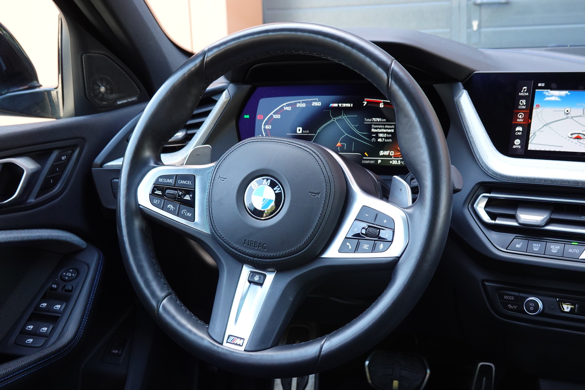 BMW M135i xDrive Steptronic - " CH Auto * Harman Kardon * Tempomat * Volant Chauffant * Sièges Sport Electrique/Mémoire/Chauffants "-image-11