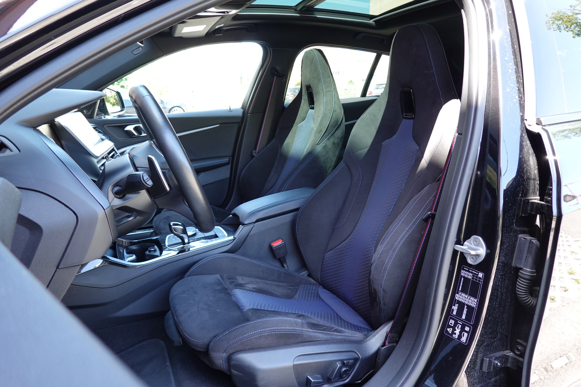 BMW M135i xDrive Steptronic - " CH Auto * Harman Kardon * Tempomat * Volant Chauffant * Sièges Sport Electrique/Mémoire/Chauffants "-image-27