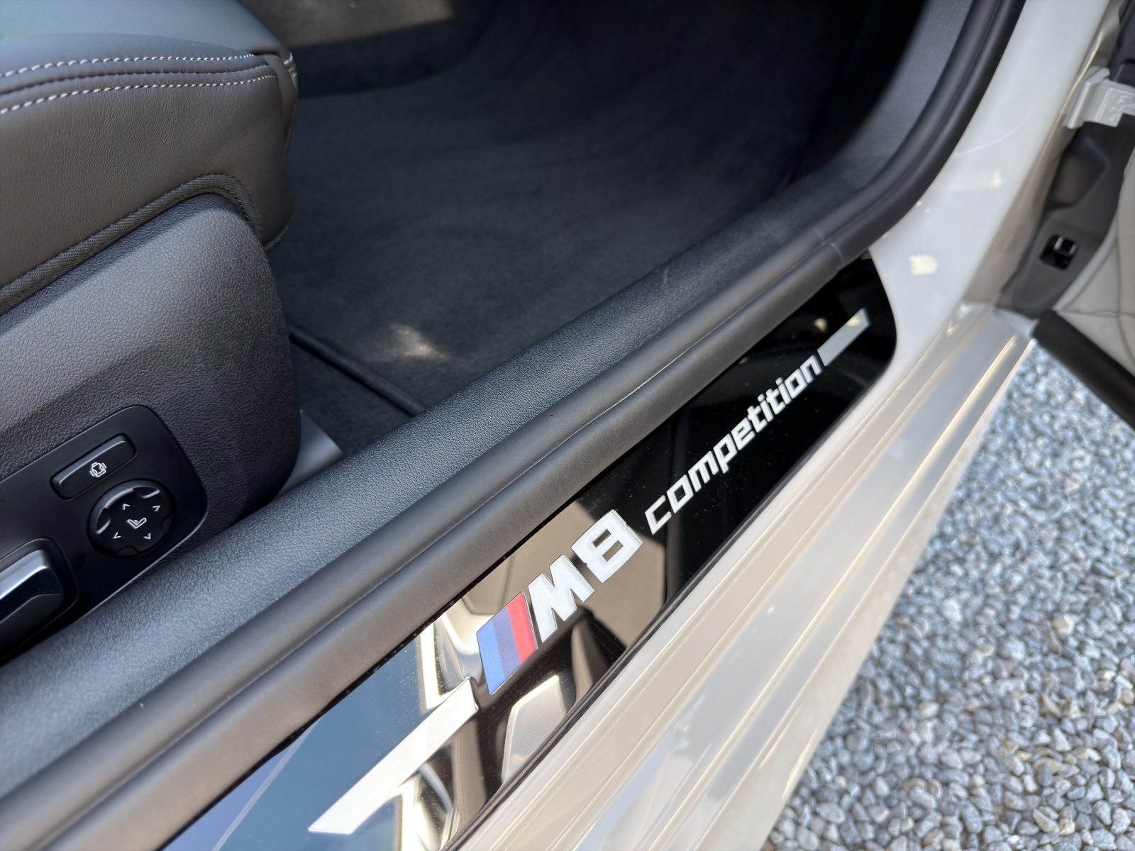 BMW M8 xDrive M Competition-image-23