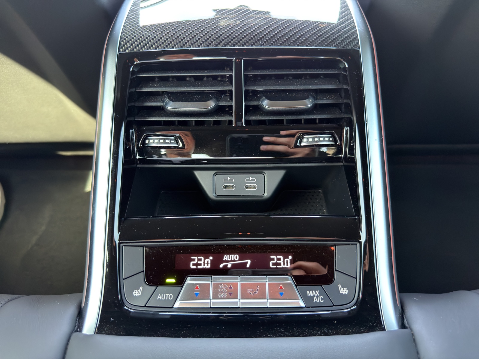 BMW M8 xDrive M Competition-image-17