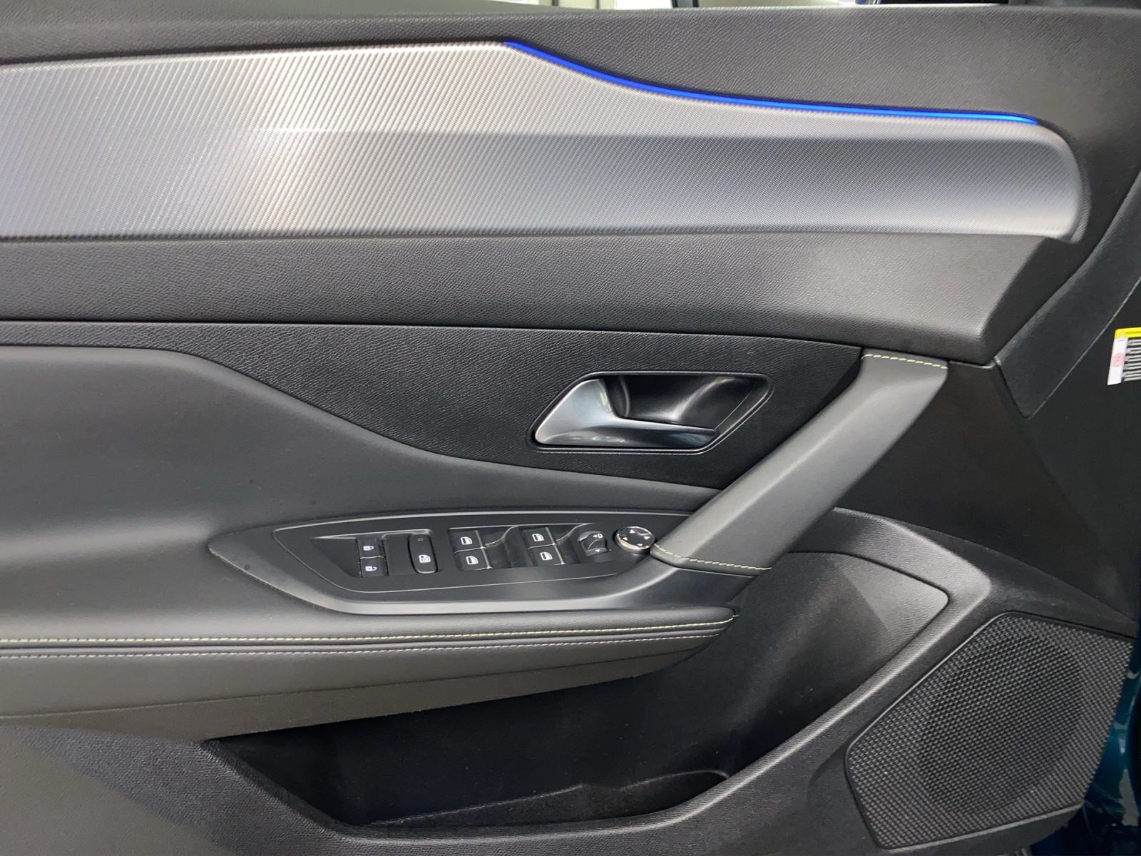 PEUGEOT 408 1.6 PHEV 225 GT-image-11