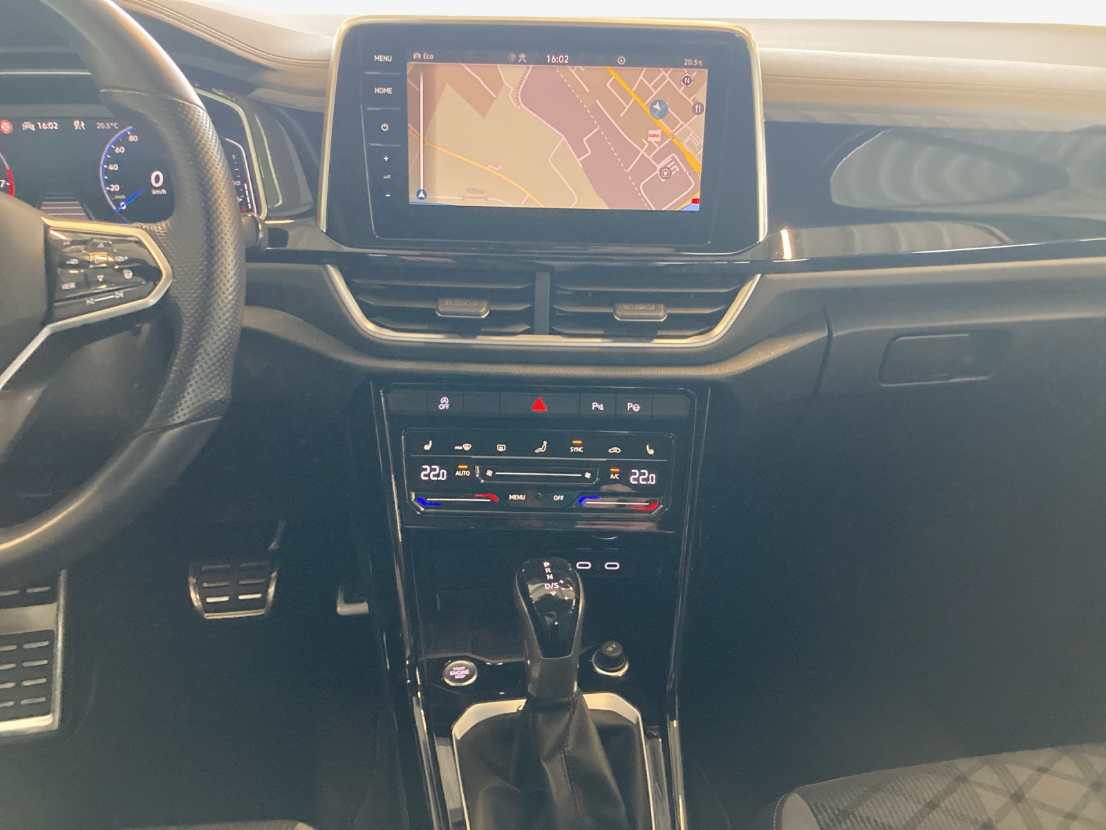VW T-Roc 2.0 TSI R-Line DSG 4Motion-image-10