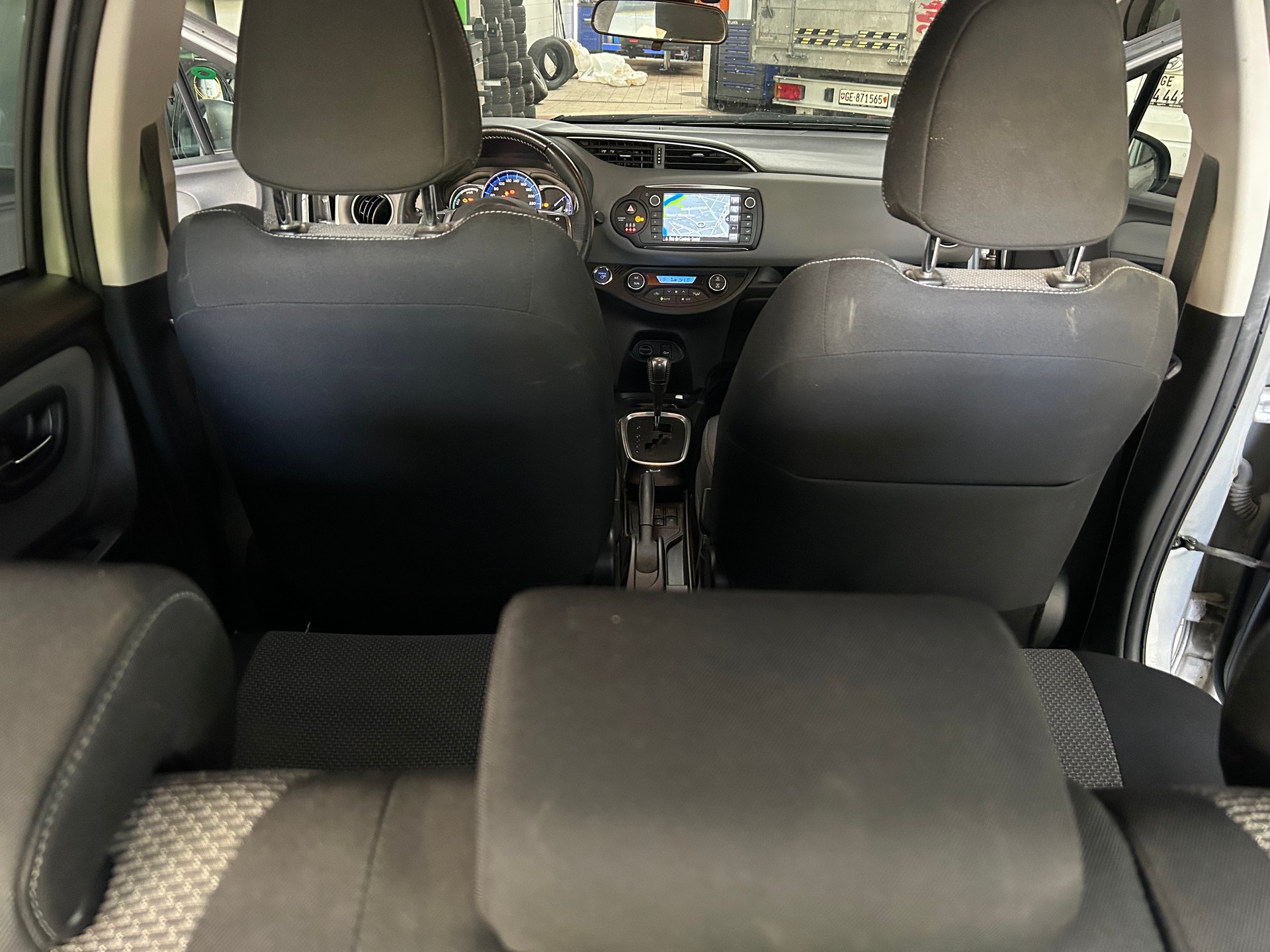 TOYOTA Yaris 1.5 VVT-i Hybrid Trend e-CVT-image-8