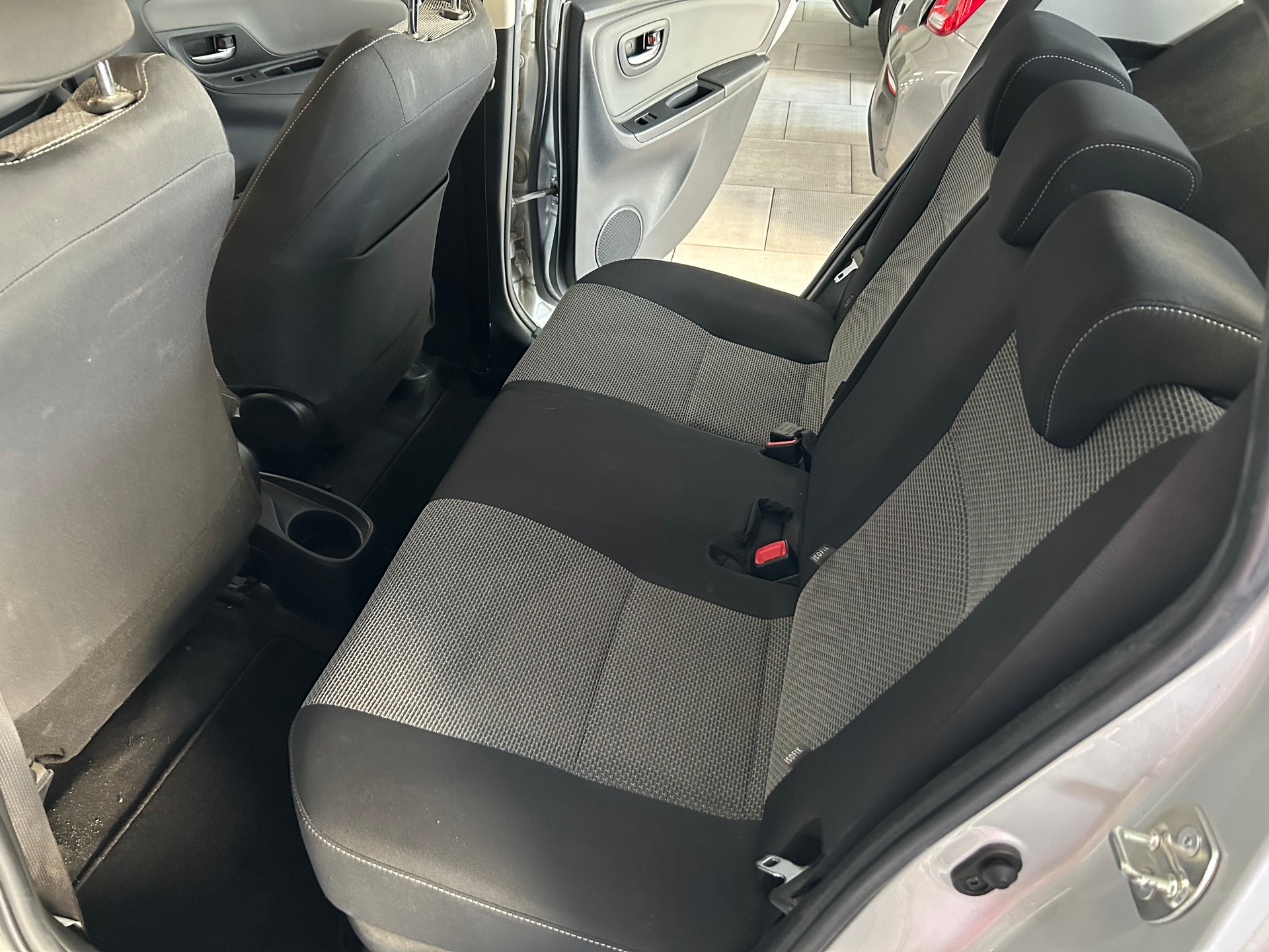 TOYOTA Yaris 1.5 VVT-i Hybrid Trend e-CVT-image-4