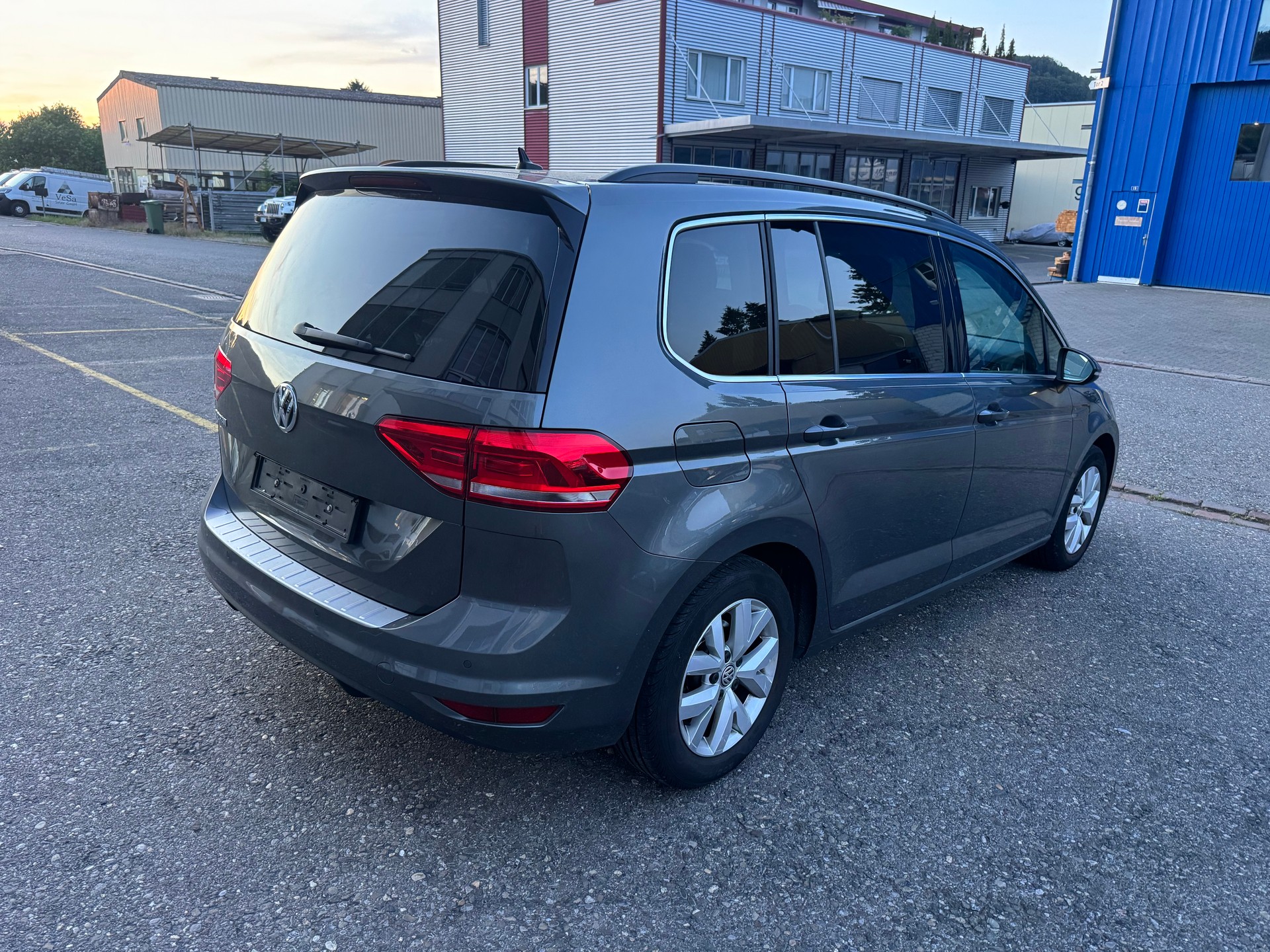 VW Touran 1.5 TSI EVO 7-Plätze DSG-image-4