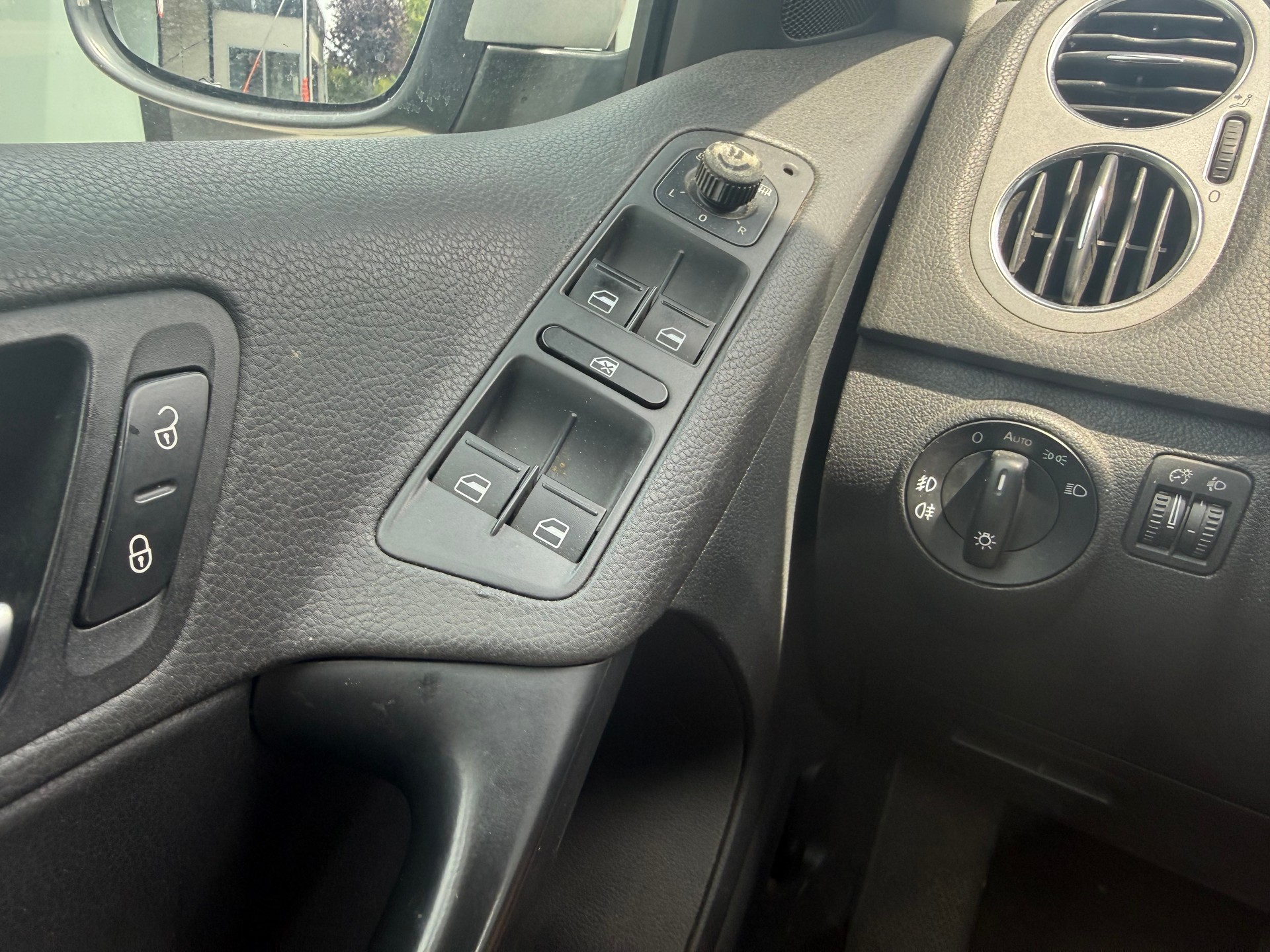 VW Tiguan 2.0 TDI Trend&Fun Tiptronic-image-12