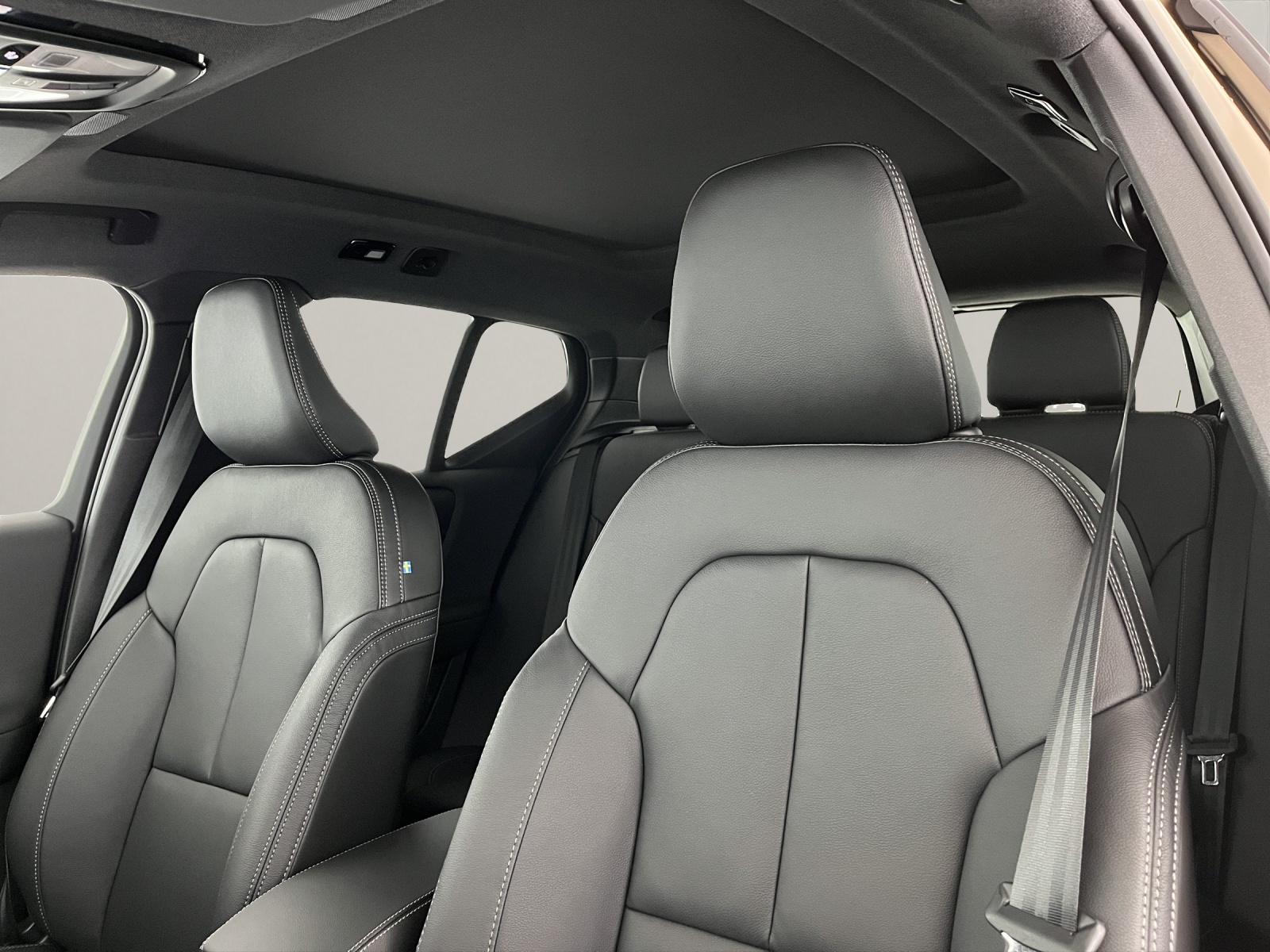 VOLVO XC40 2.0 B3 MH Plus Dark-image-12