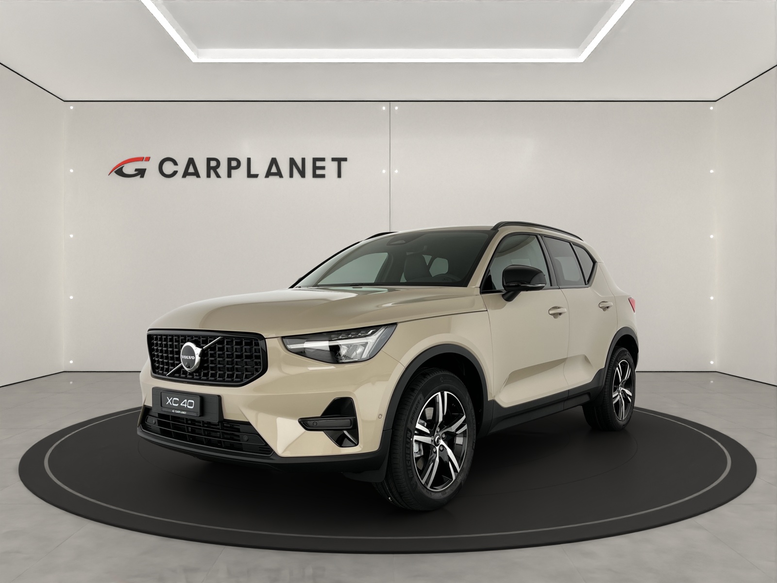 VOLVO XC40 2.0 B3 MH Plus Dark-image-0