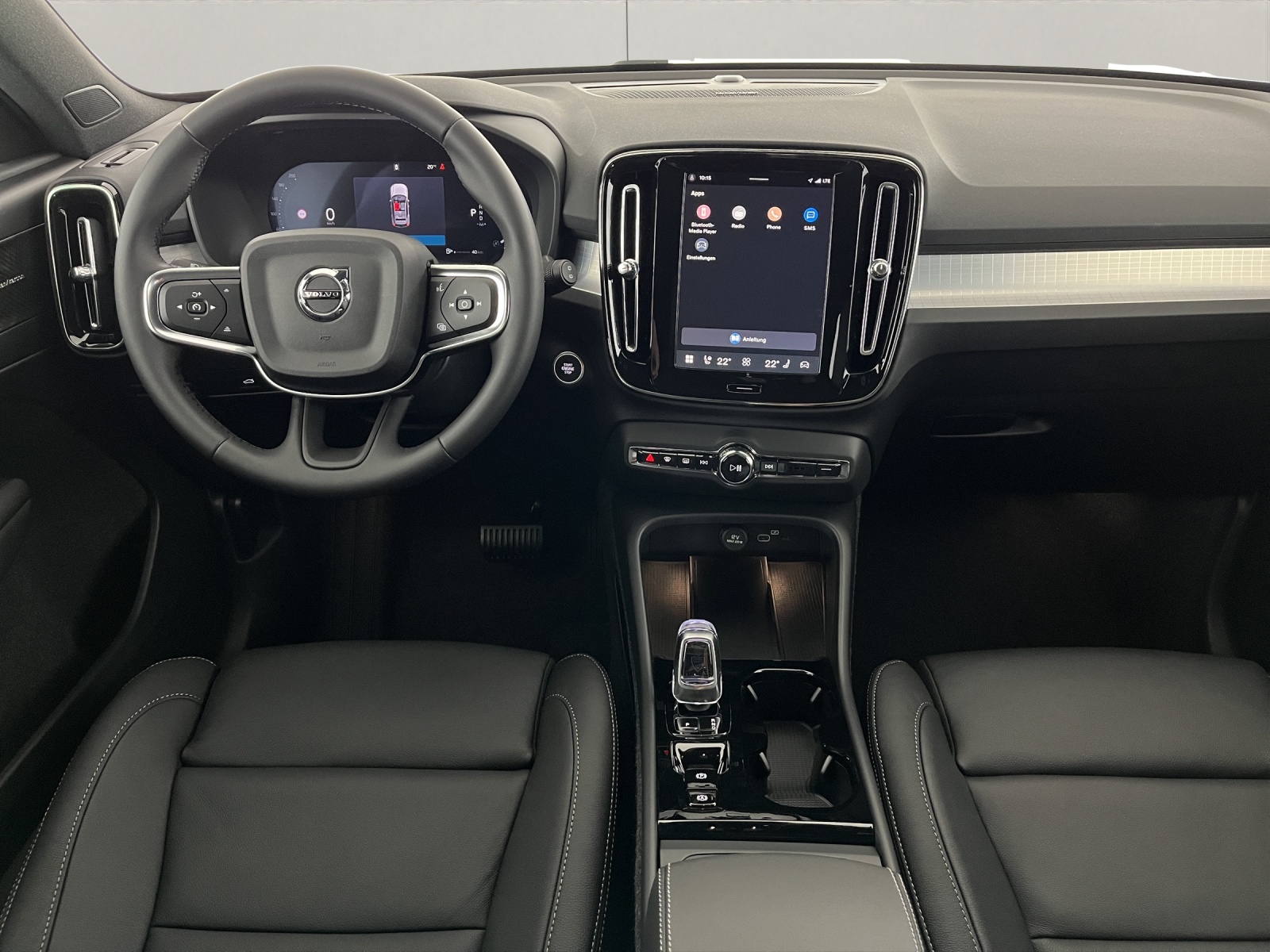 VOLVO XC40 2.0 B3 MH Plus Dark-image-9