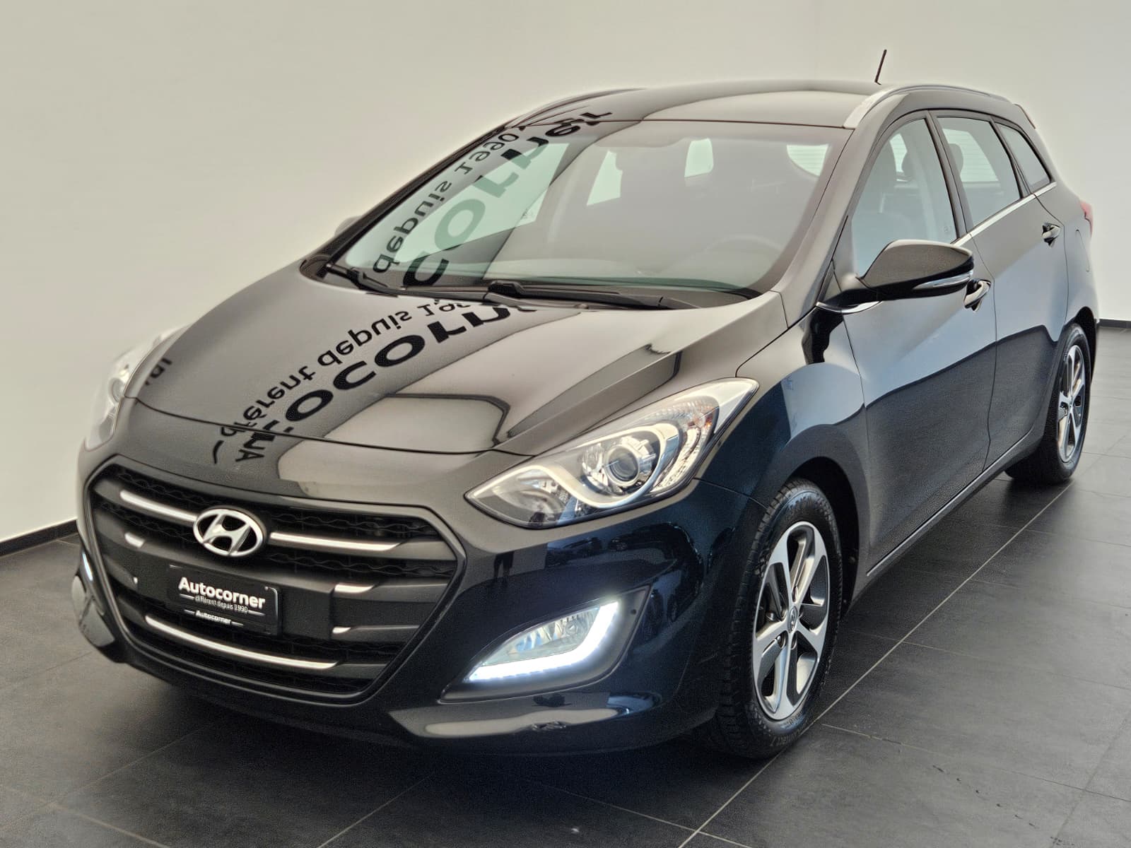 HYUNDAI i30 Wagon 1.6 CRDi Amplia Automatic DCT-showroom-element-2