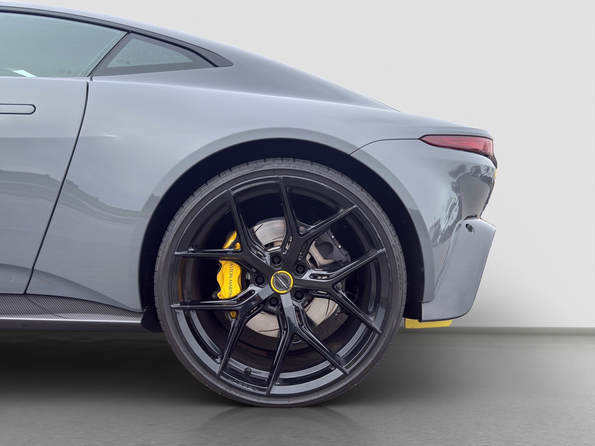 ASTON MARTIN V8 Vantage 4.0 Coupé-image-4