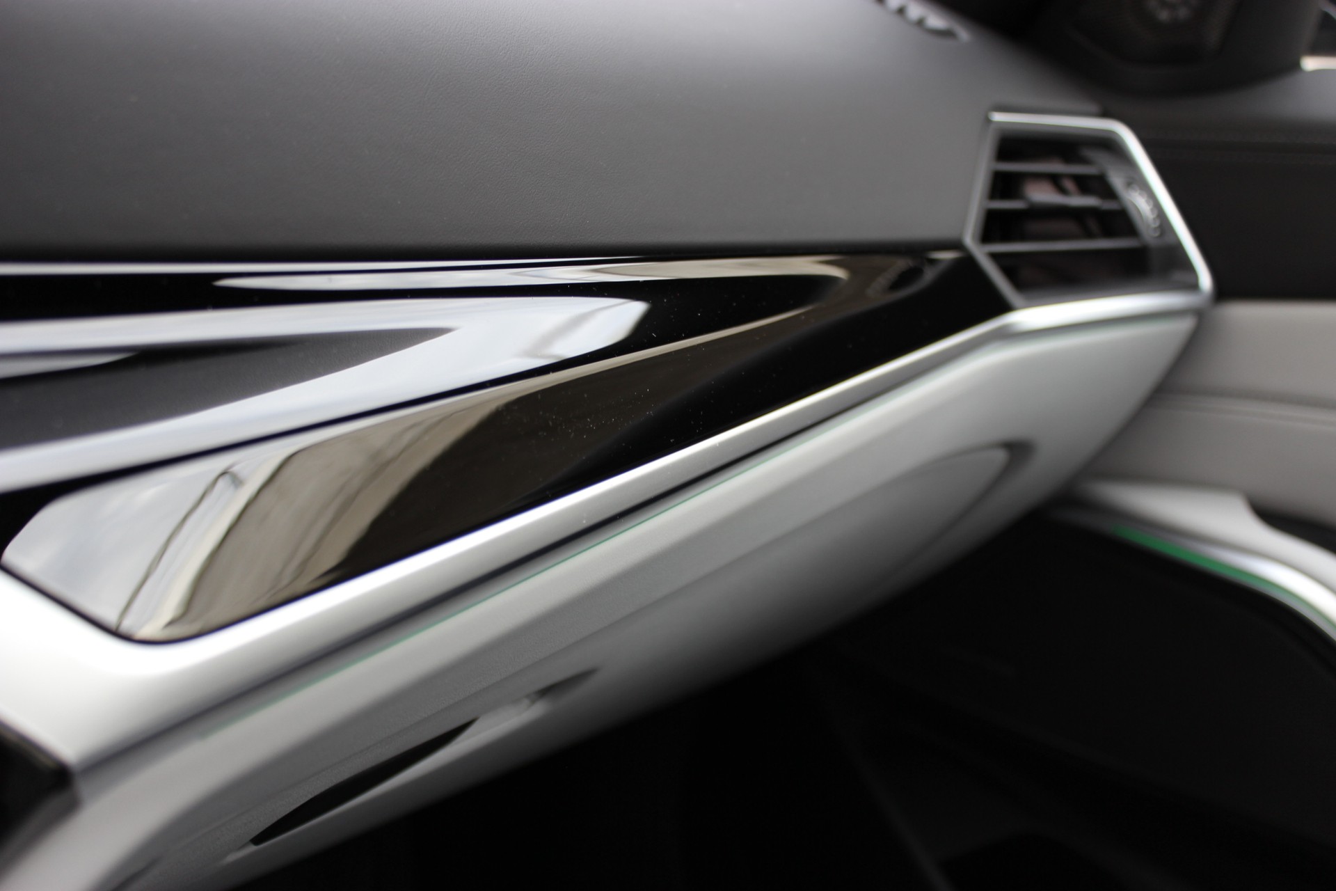 BMW M3 Competition M xDrive Touring Individual *FROZEN PURE GREY II METALLIC*-image-15