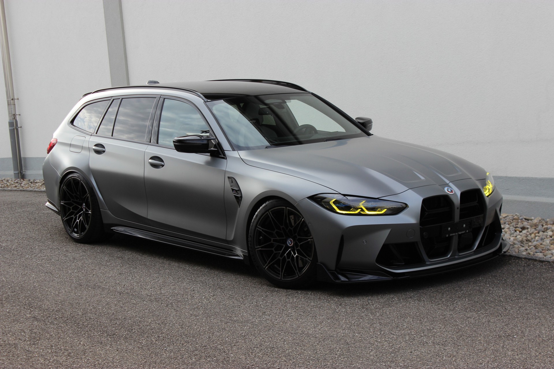 BMW M3 Competition M xDrive Touring Individual *FROZEN PURE GREY II METALLIC*-image-2