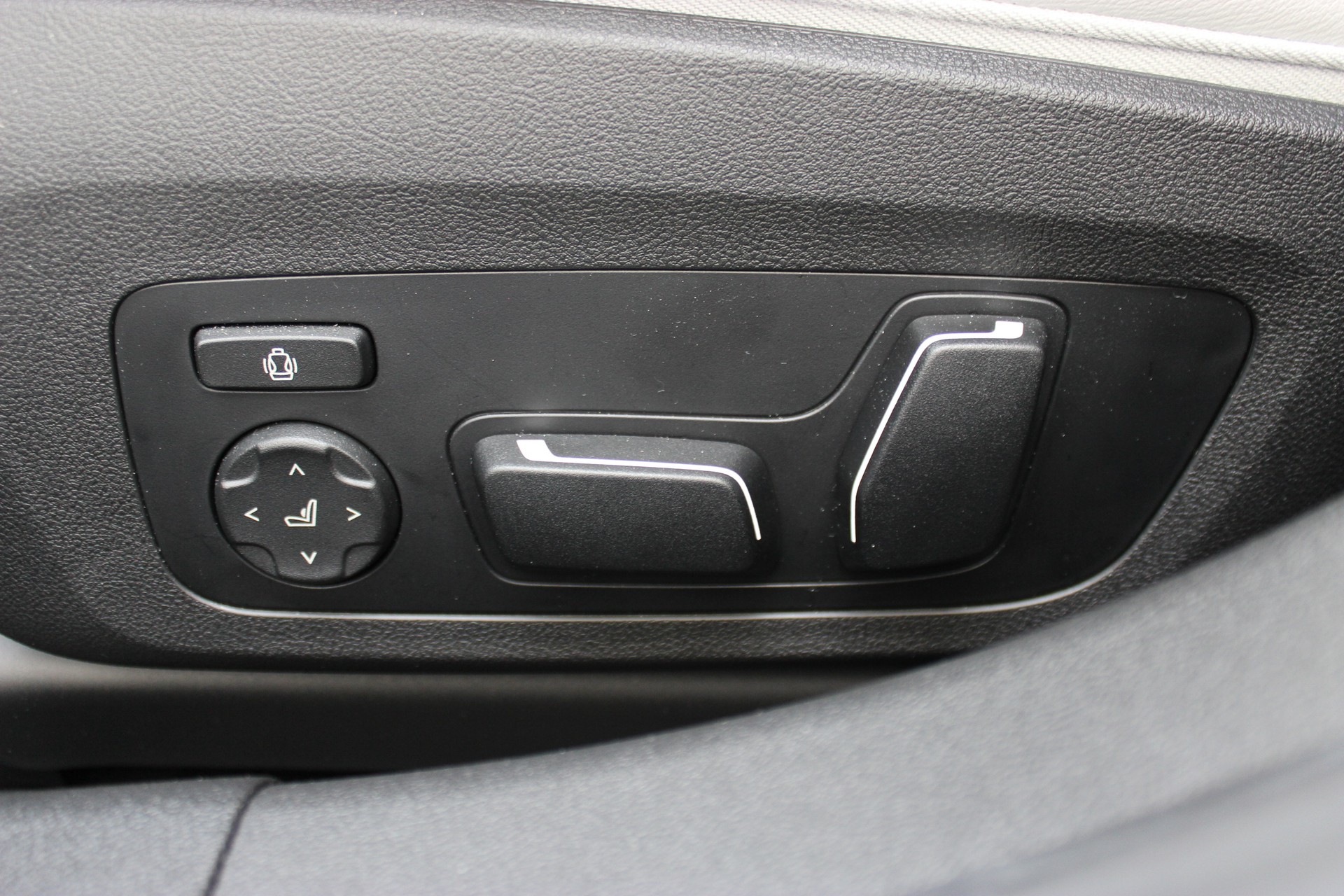 BMW M3 Competition M xDrive Touring Individual *FROZEN PURE GREY II METALLIC*-image-9