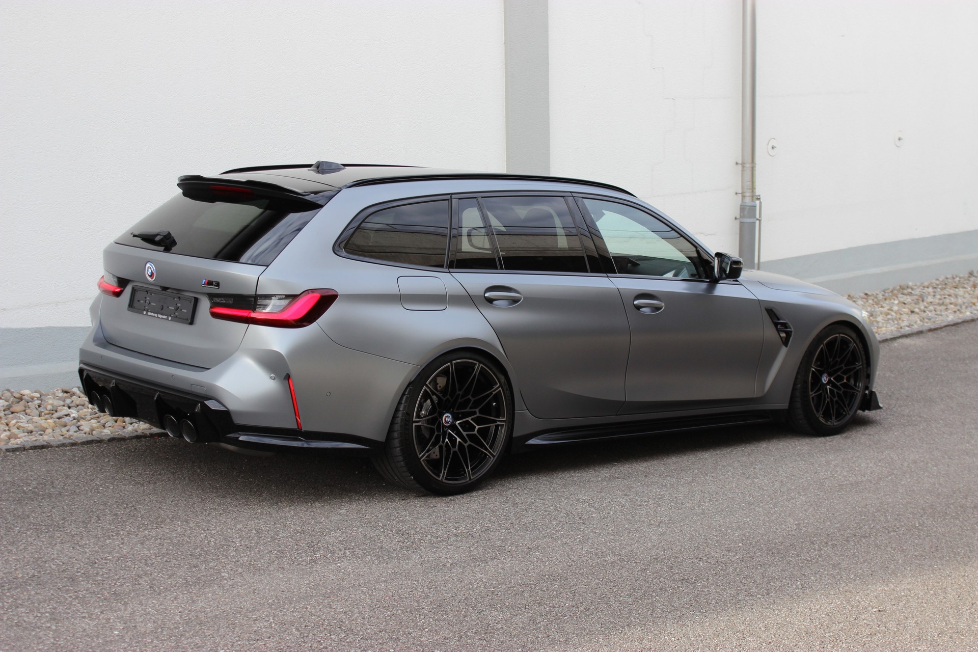 BMW M3 Competition M xDrive Touring Individual *FROZEN PURE GREY II METALLIC*-image-4