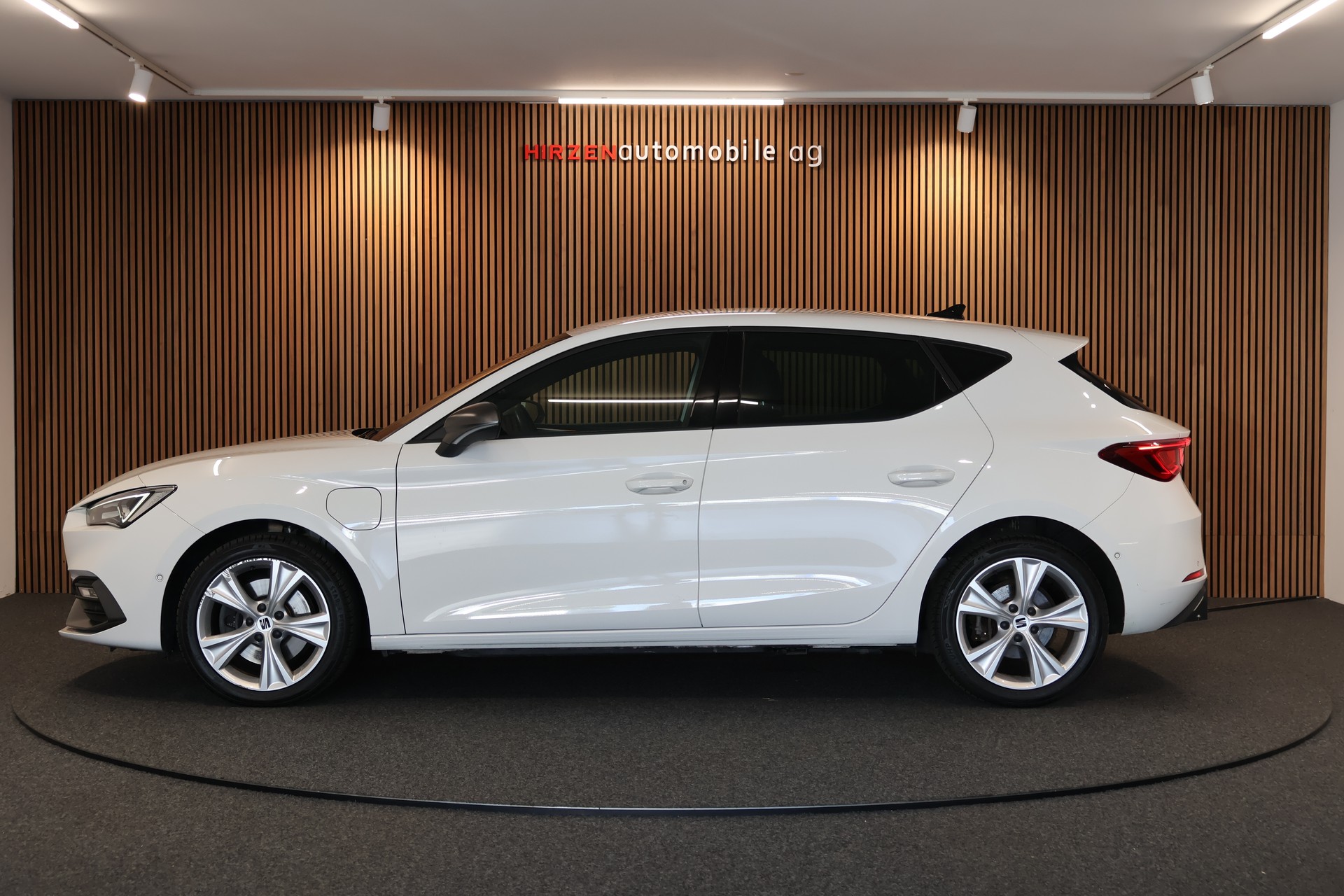 SEAT Leon 1.4 eHybrid pHEV DSG Hola FR-image-1