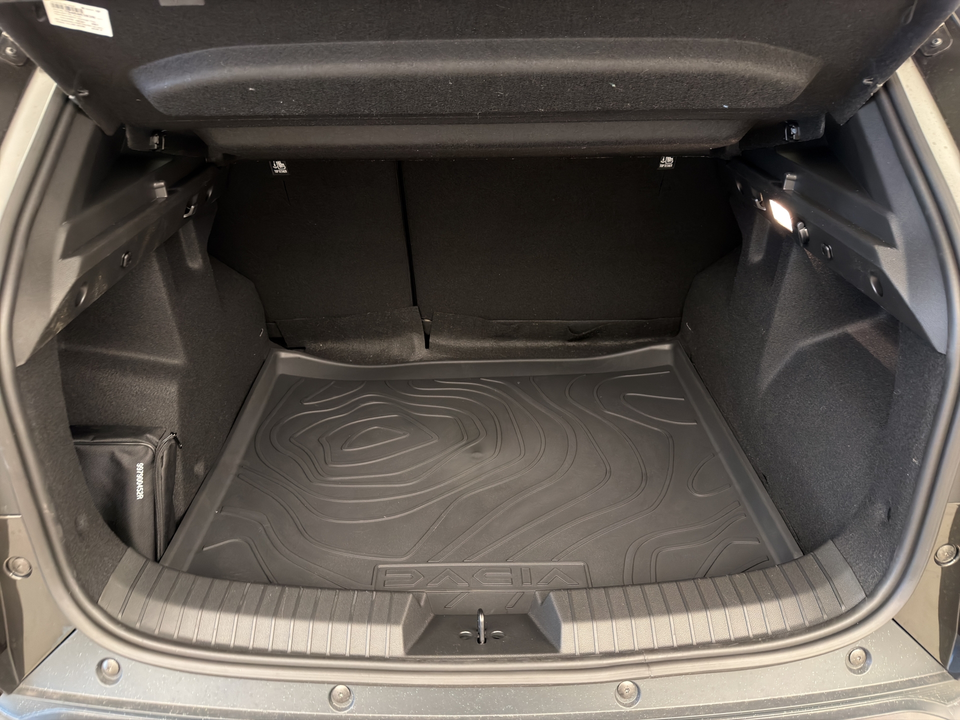 DACIA Duster 1.2 Hybrid Extreme 4WD-image-12