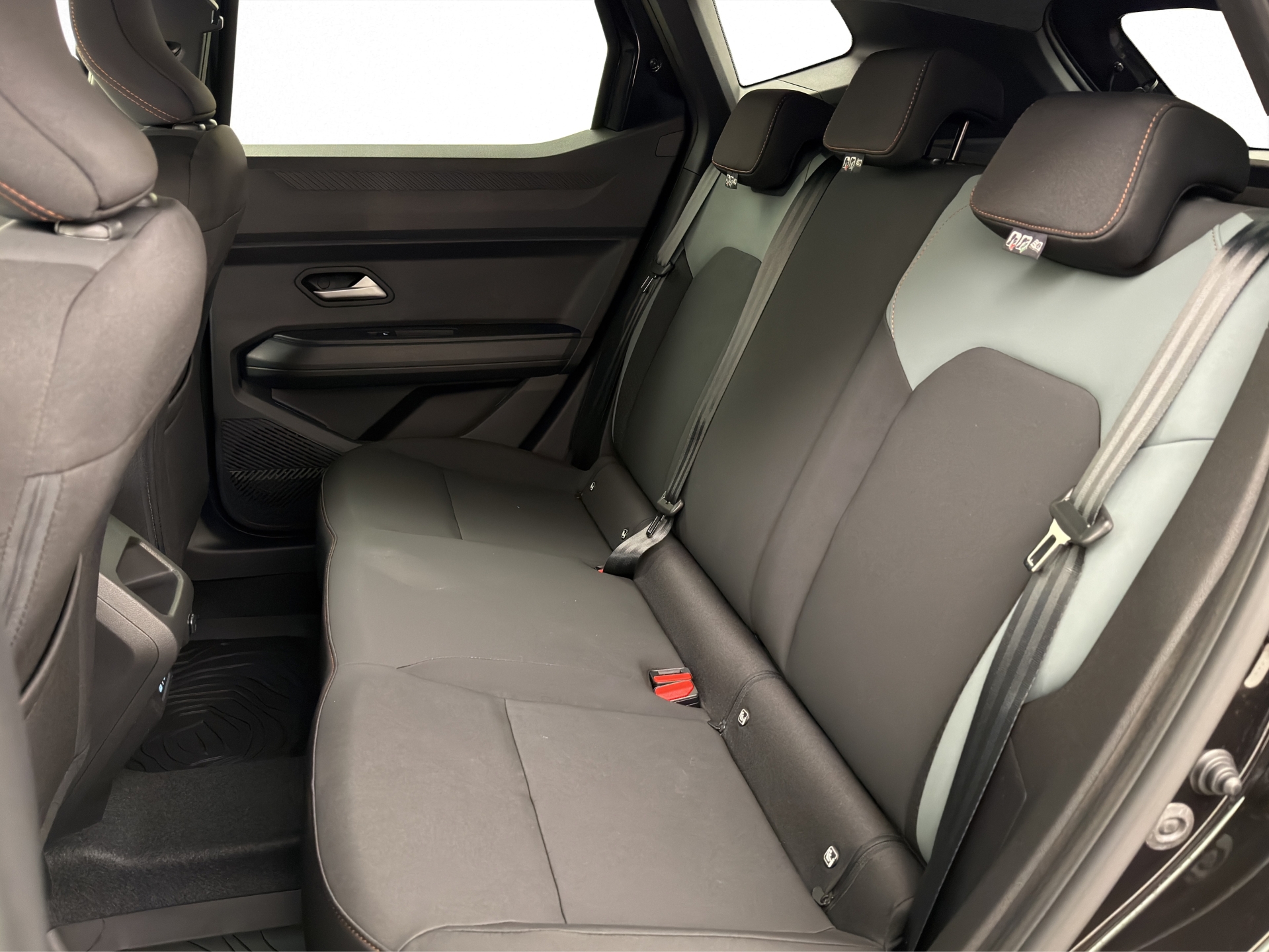 DACIA Duster 1.2 Hybrid Extreme 4WD-image-11