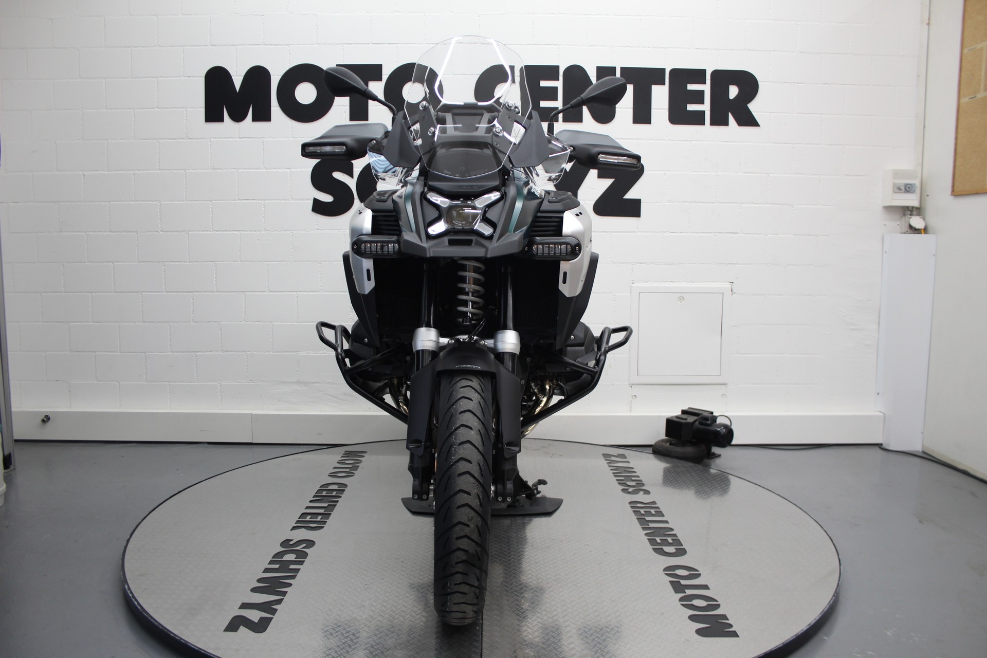 BMW R 1300 GS Adventure-showroom-element-2