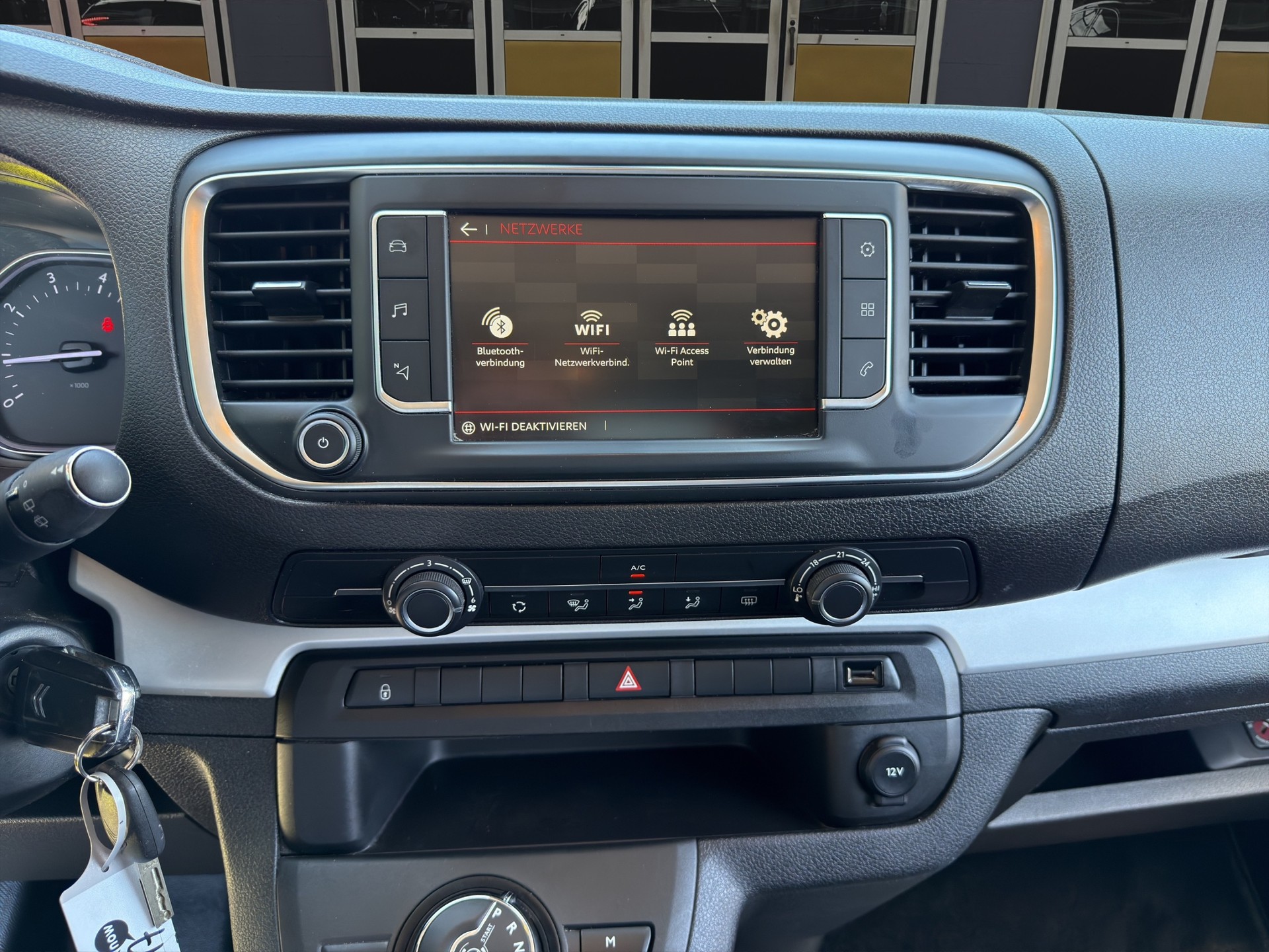 CITROEN Spacetourer M 2.0 BlueHDi 180 Business S/S-image-16