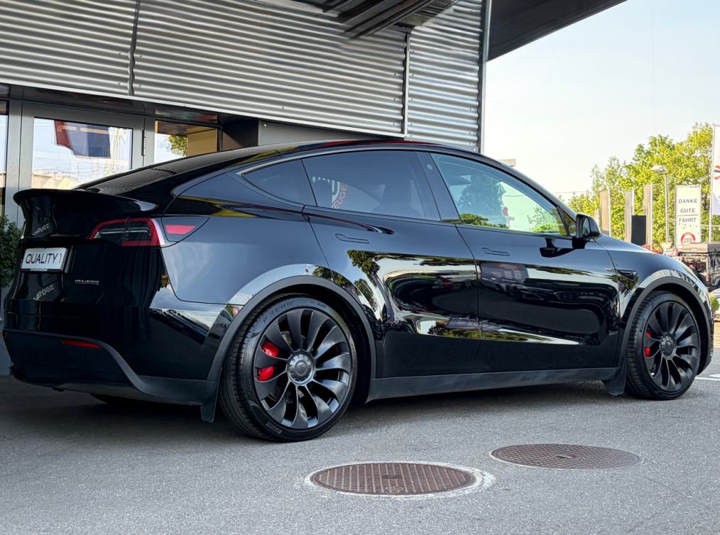 TESLA Model Y Performance-showroom-element-2