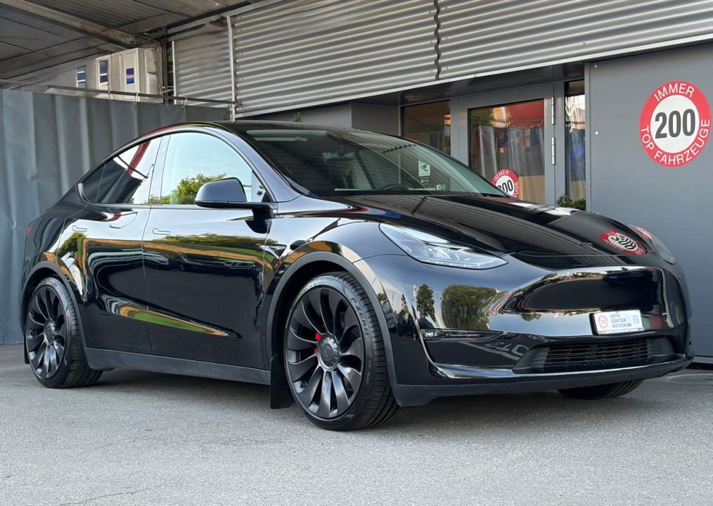 TESLA Model Y Performance-showroom-element-1