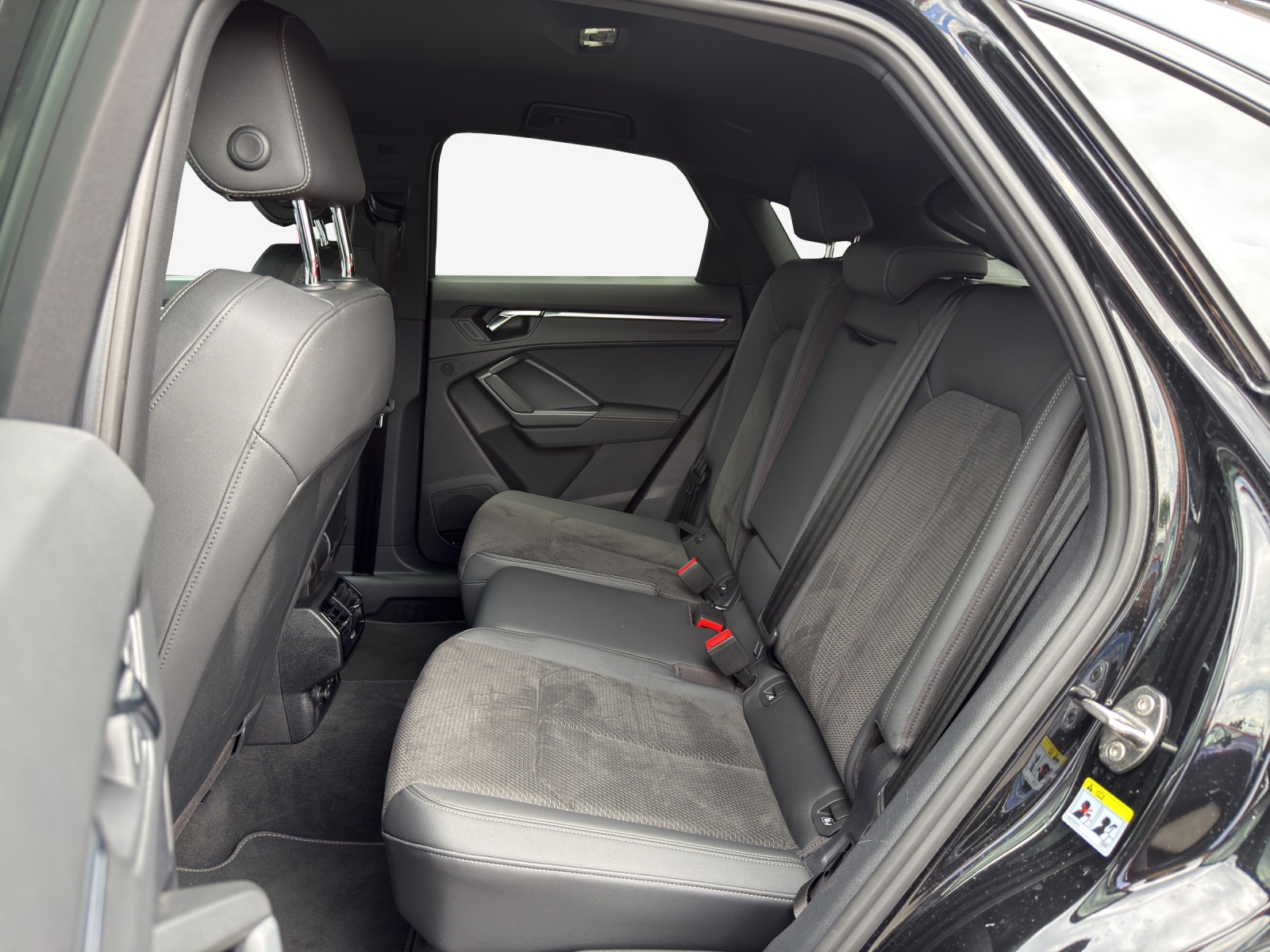 AUDI Q3 Sportback 35 TFSI S line Attraction S-tronic-image-11
