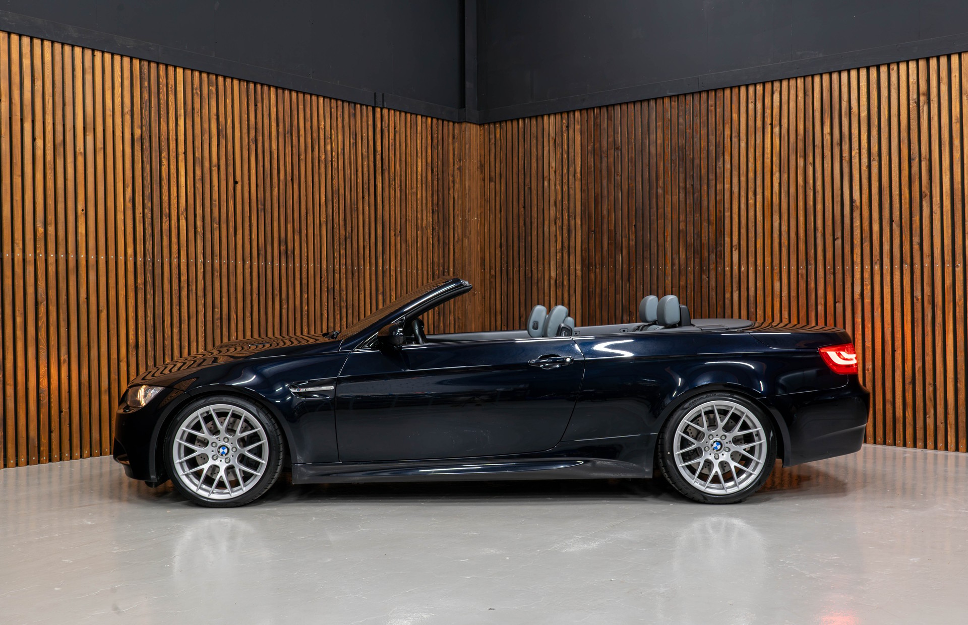 BMW M3 Cabriolet-image-3