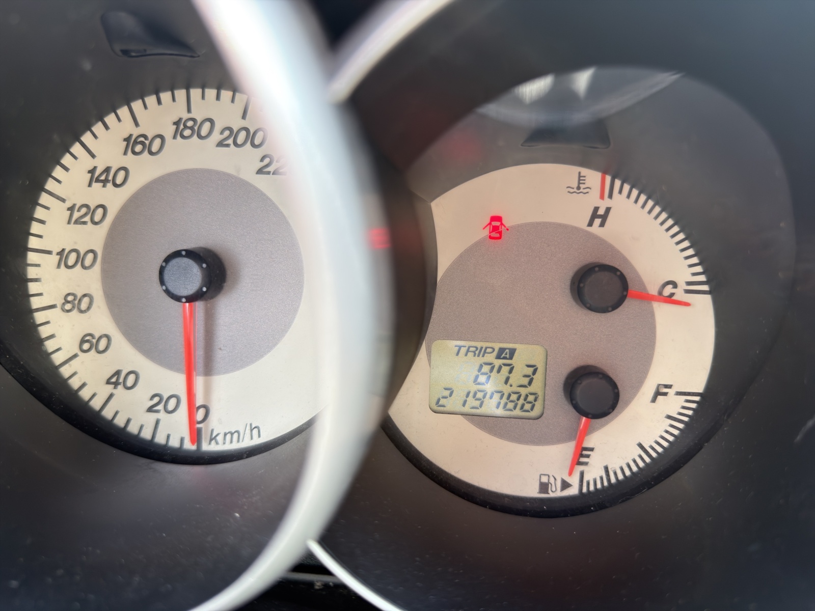 MAZDA 3 1.6 Hatchback-image-7