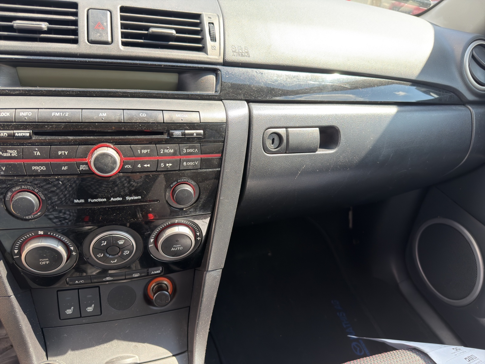 MAZDA 3 1.6 Hatchback-image-6