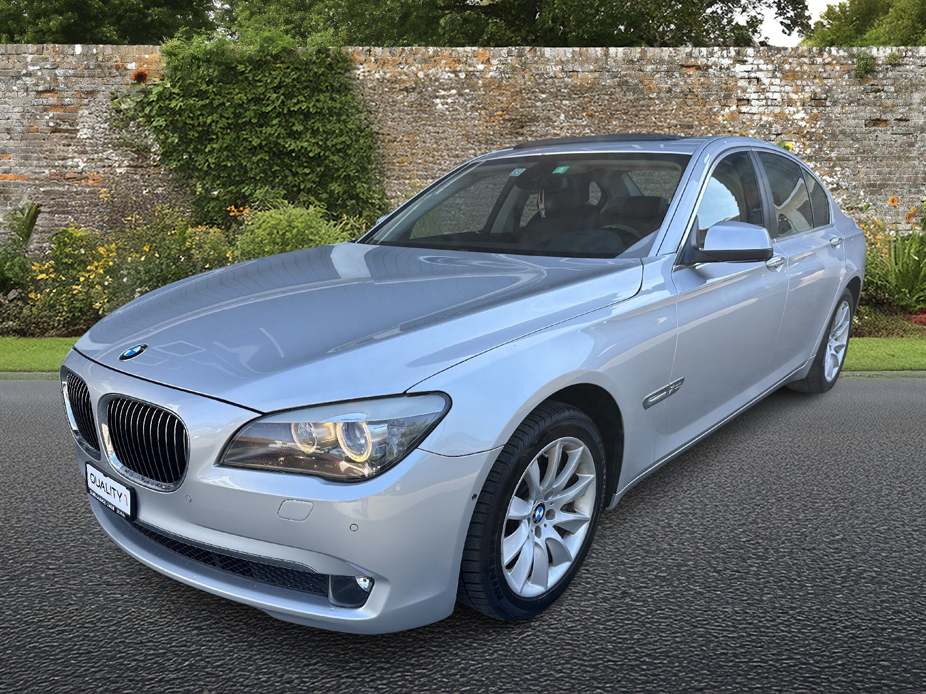 BMW 750i xDrive-image-0