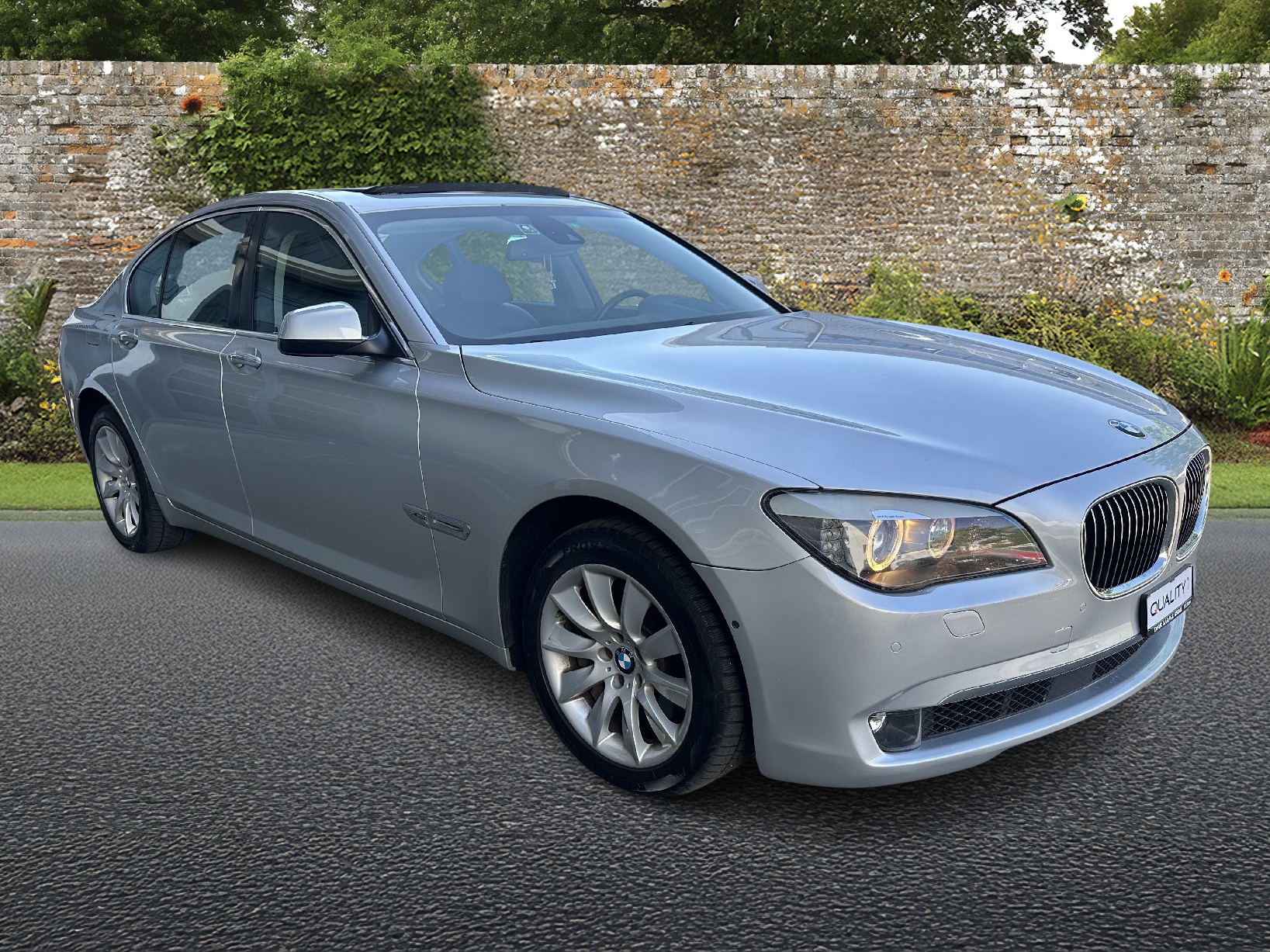 BMW 750i xDrive-image-6