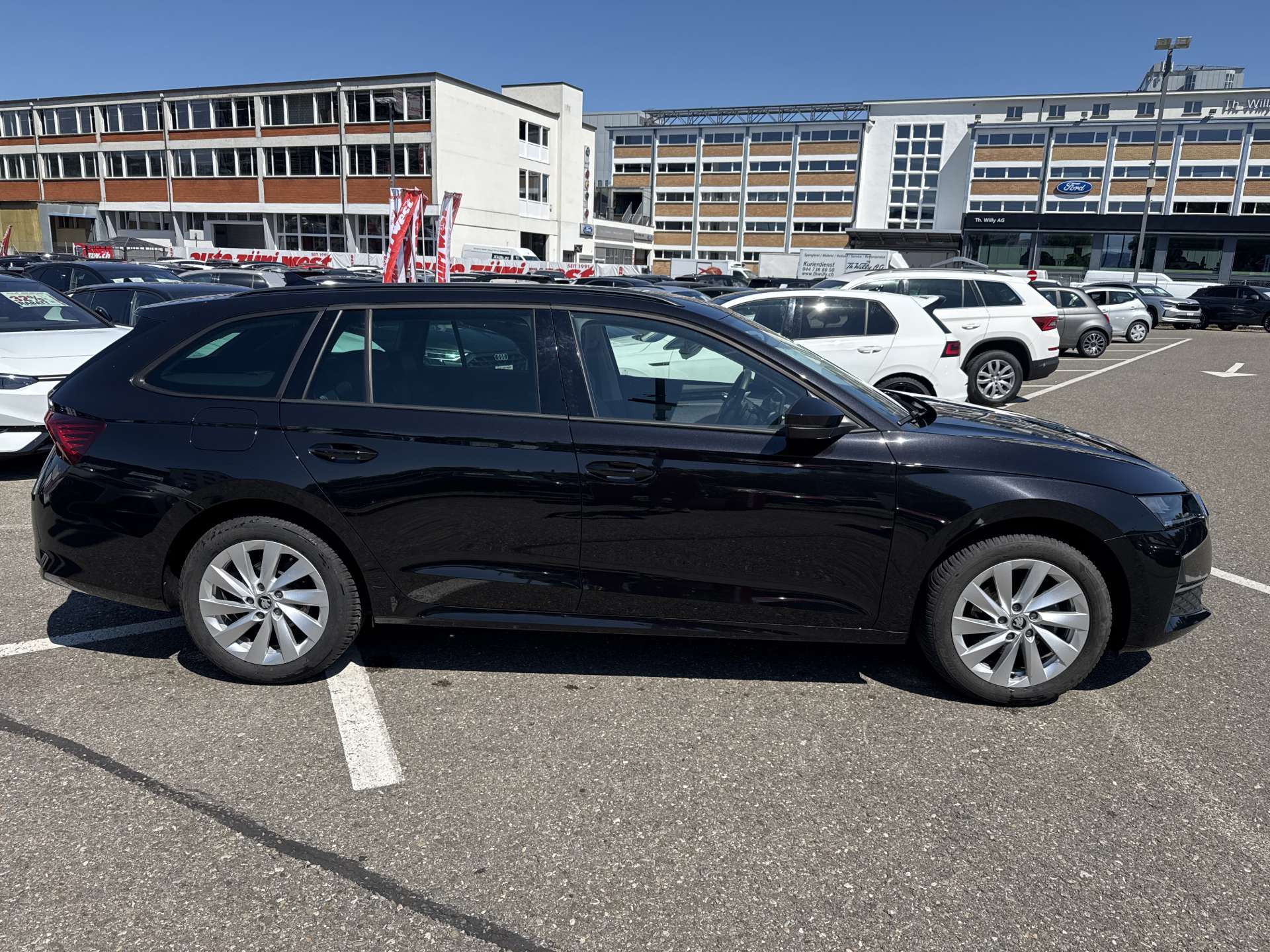SKODA Octavia Combi 2.0 TDi Selection DSG-Automat-image-10