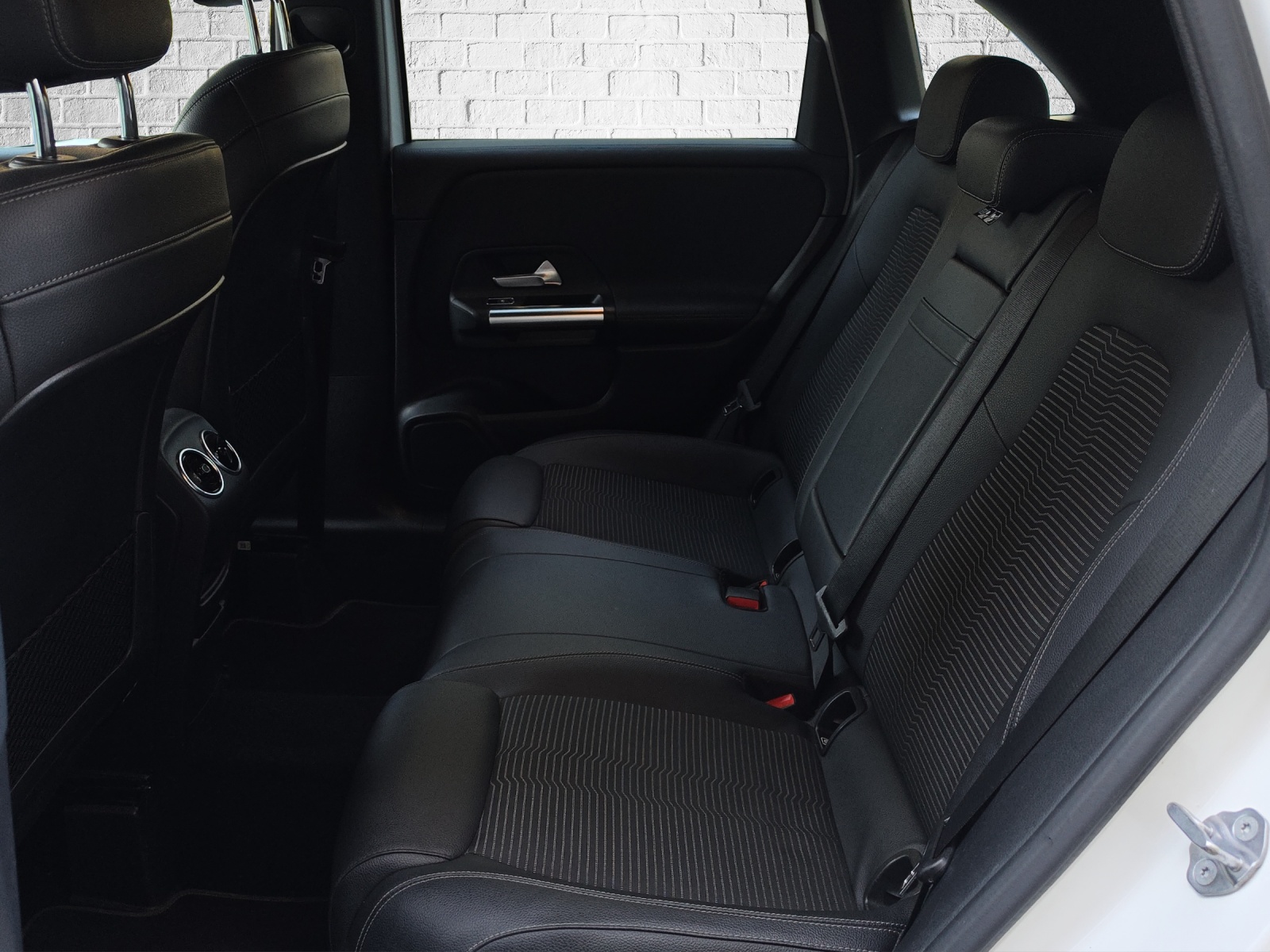 MERCEDES-BENZ B 200 Progressive 7G-DCT-image-17