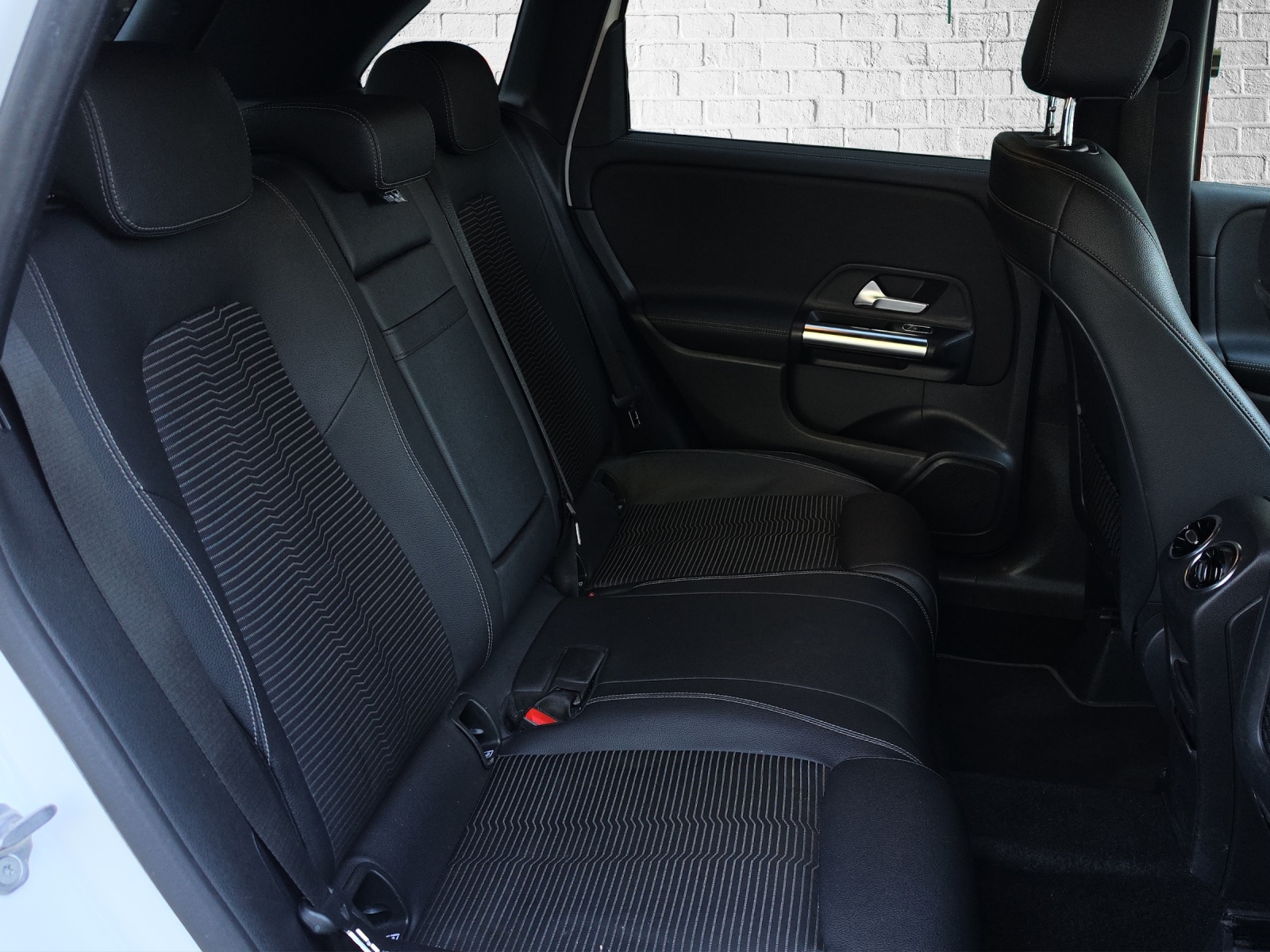 MERCEDES-BENZ B 200 Progressive 7G-DCT-image-16