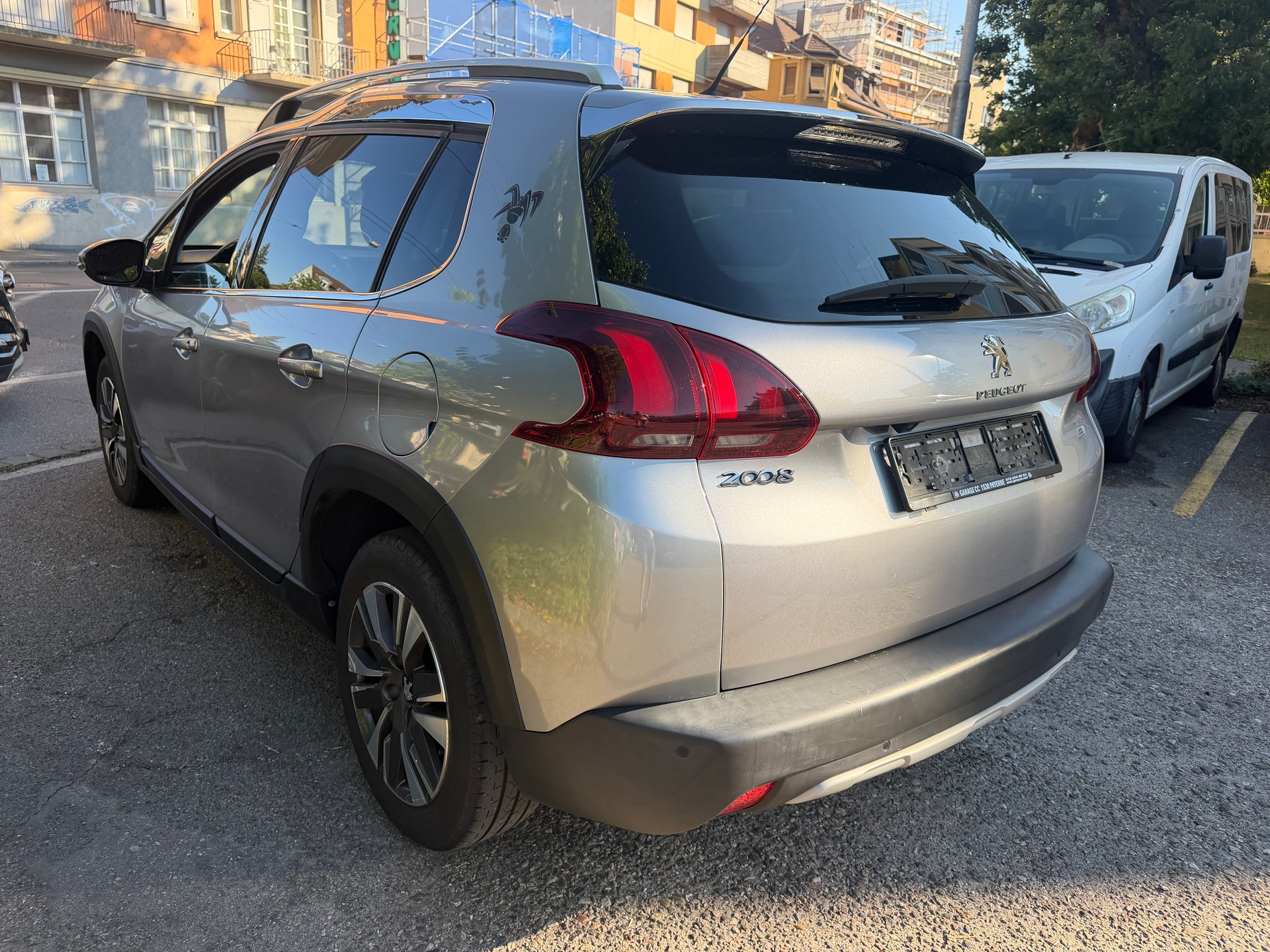 PEUGEOT 308 SW 1.2 Pure Tech Allure-image-3