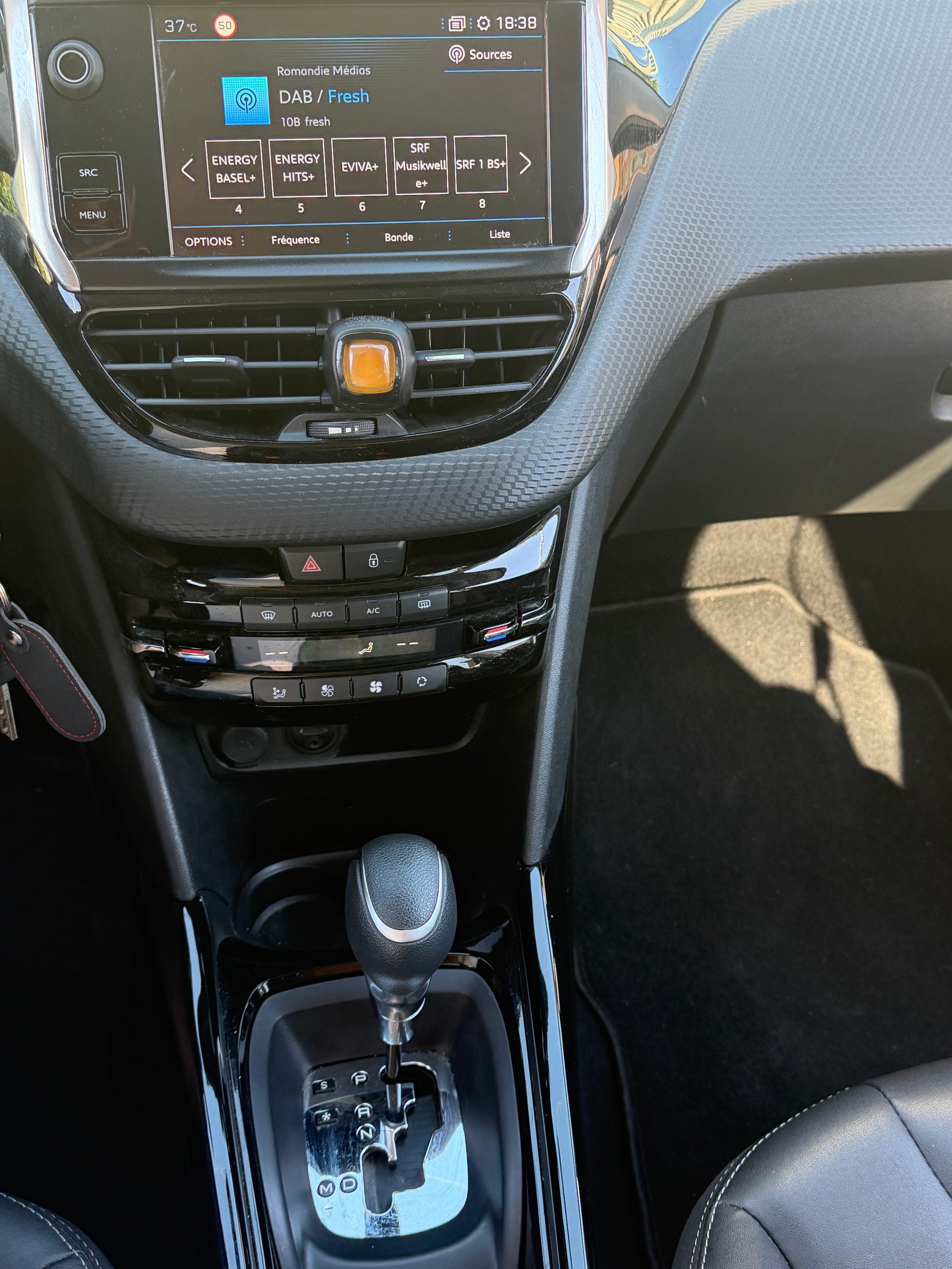 PEUGEOT 308 SW 1.2 Pure Tech Allure-image-8
