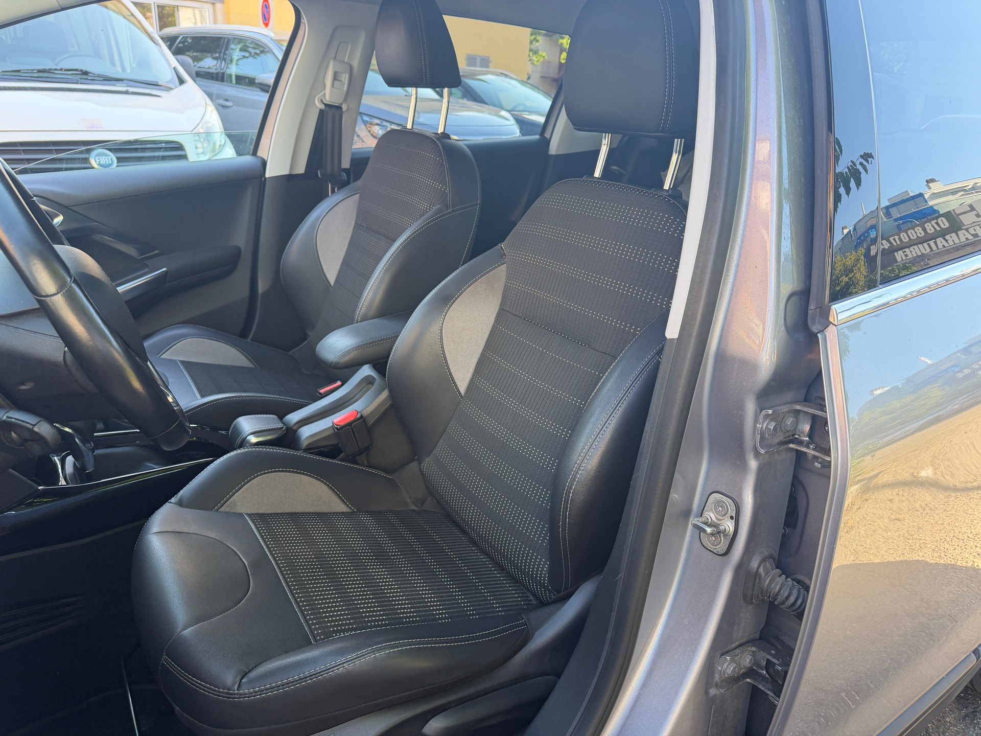 PEUGEOT 308 SW 1.2 Pure Tech Allure-image-6